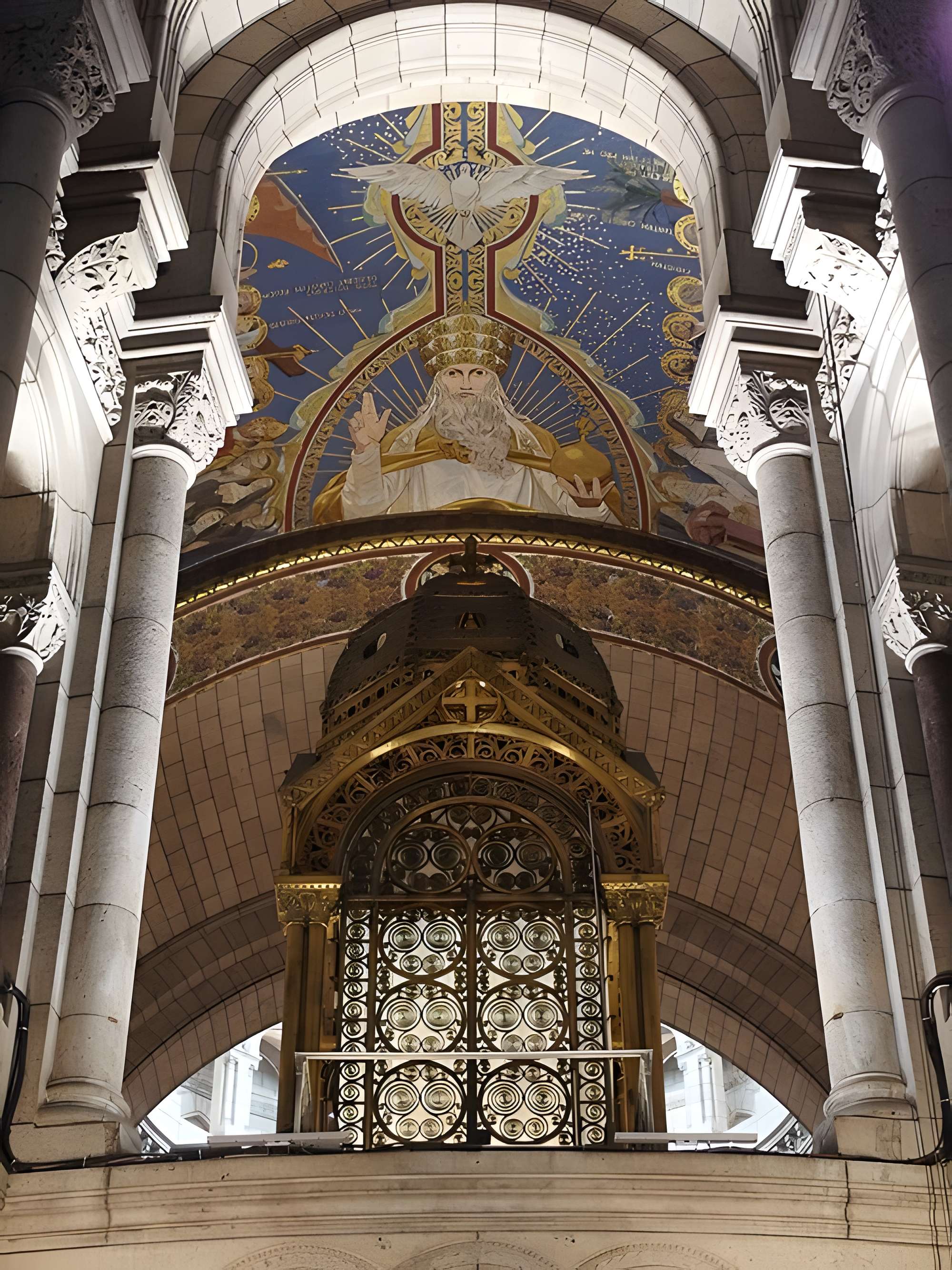 Basilique du Sacré-Coeur, ses annexes et le square Louise-Michel