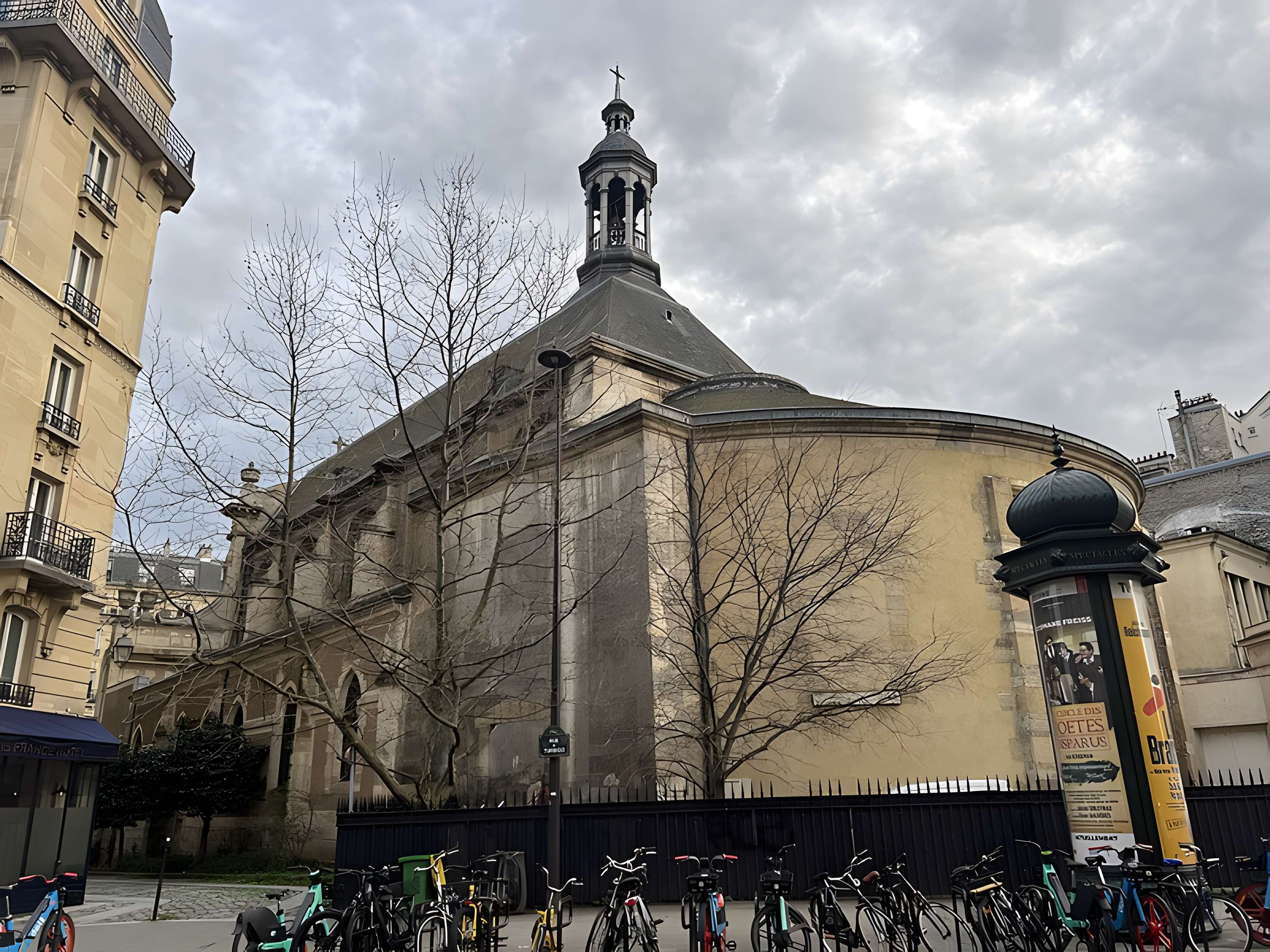 Église Sainte-Élisabeth-de-Hongrie à Paris