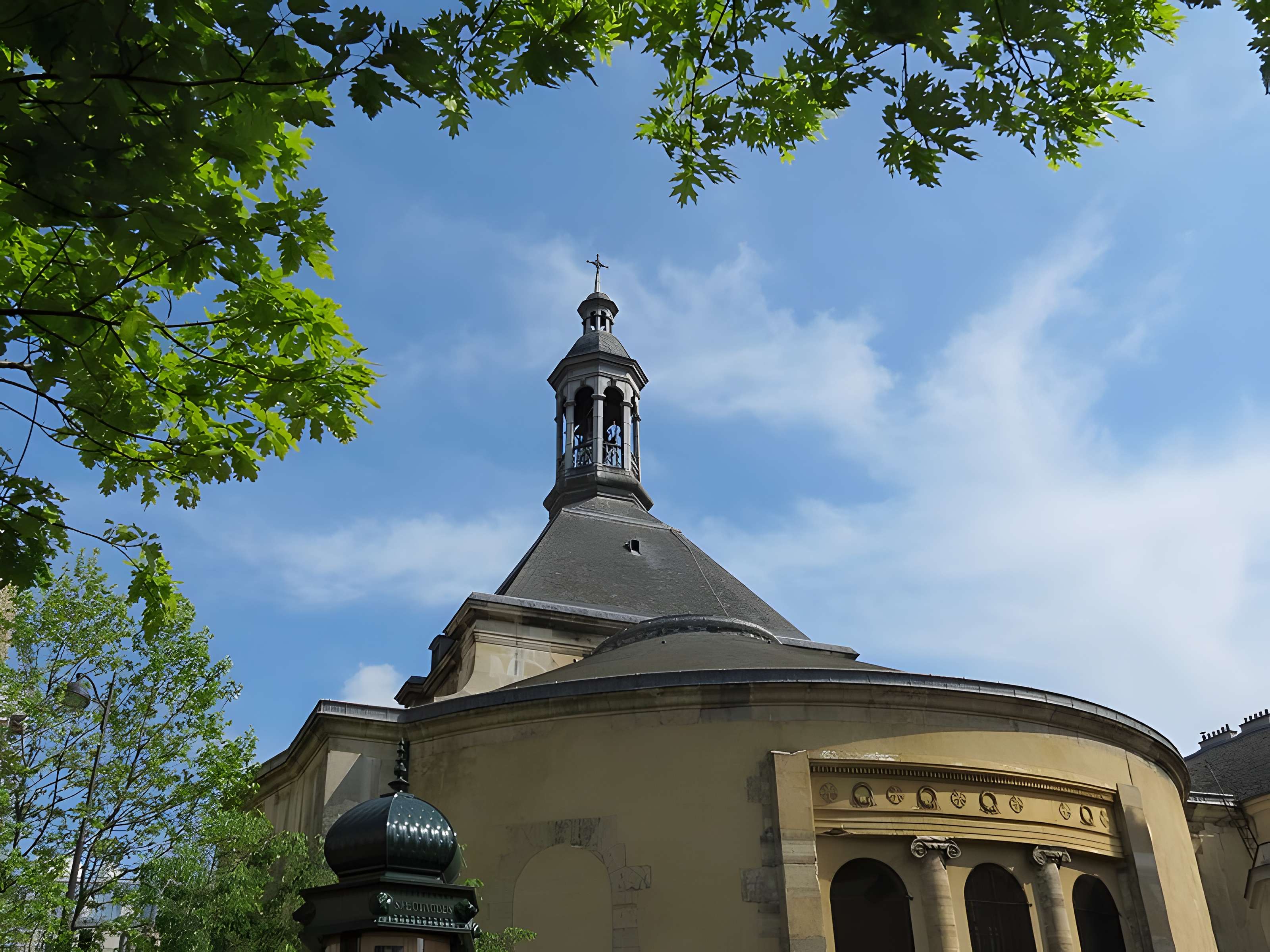 Église Sainte-Élisabeth-de-Hongrie à Paris