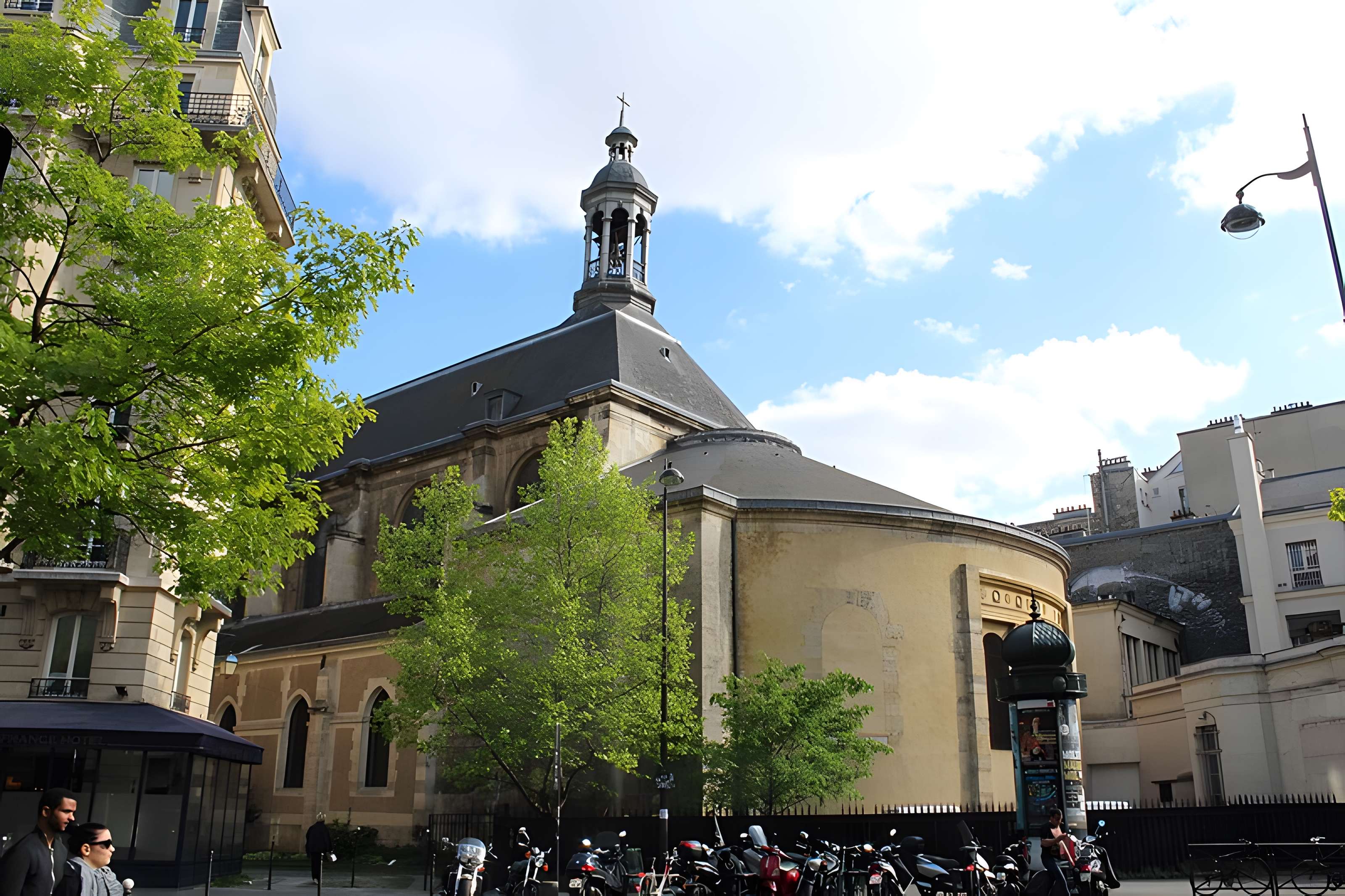 Église Sainte-Élisabeth-de-Hongrie à Paris