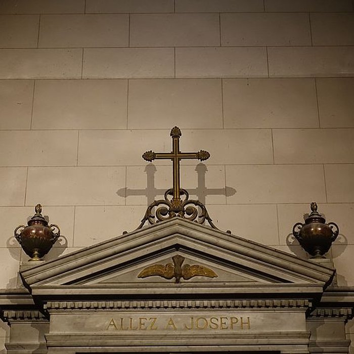 Photo de Église Saint-Pierre-du-Gros-Caillou à Paris
