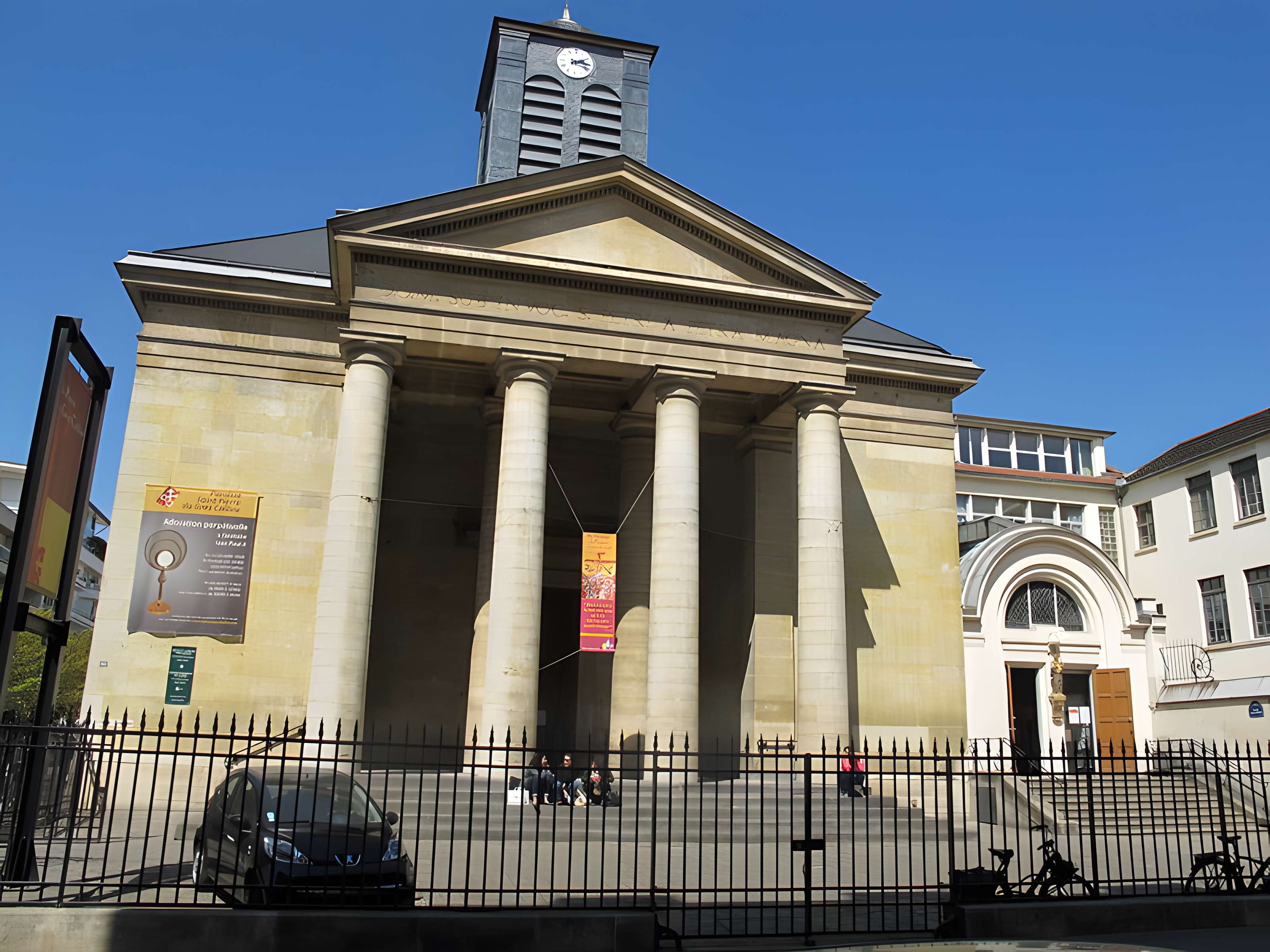 Église Saint-Pierre-du-Gros-Caillou à Paris