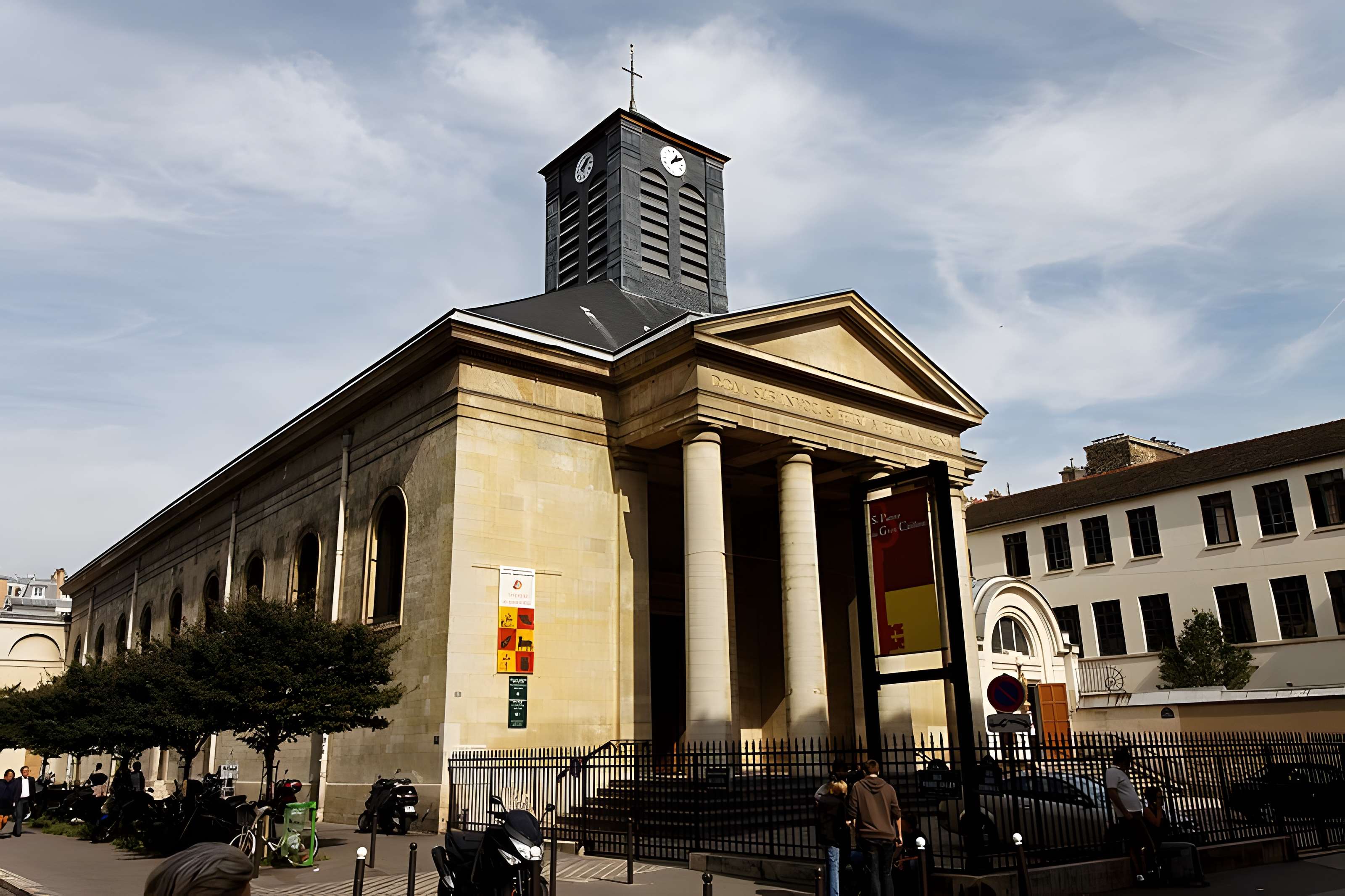 Église Saint-Pierre-du-Gros-Caillou à Paris