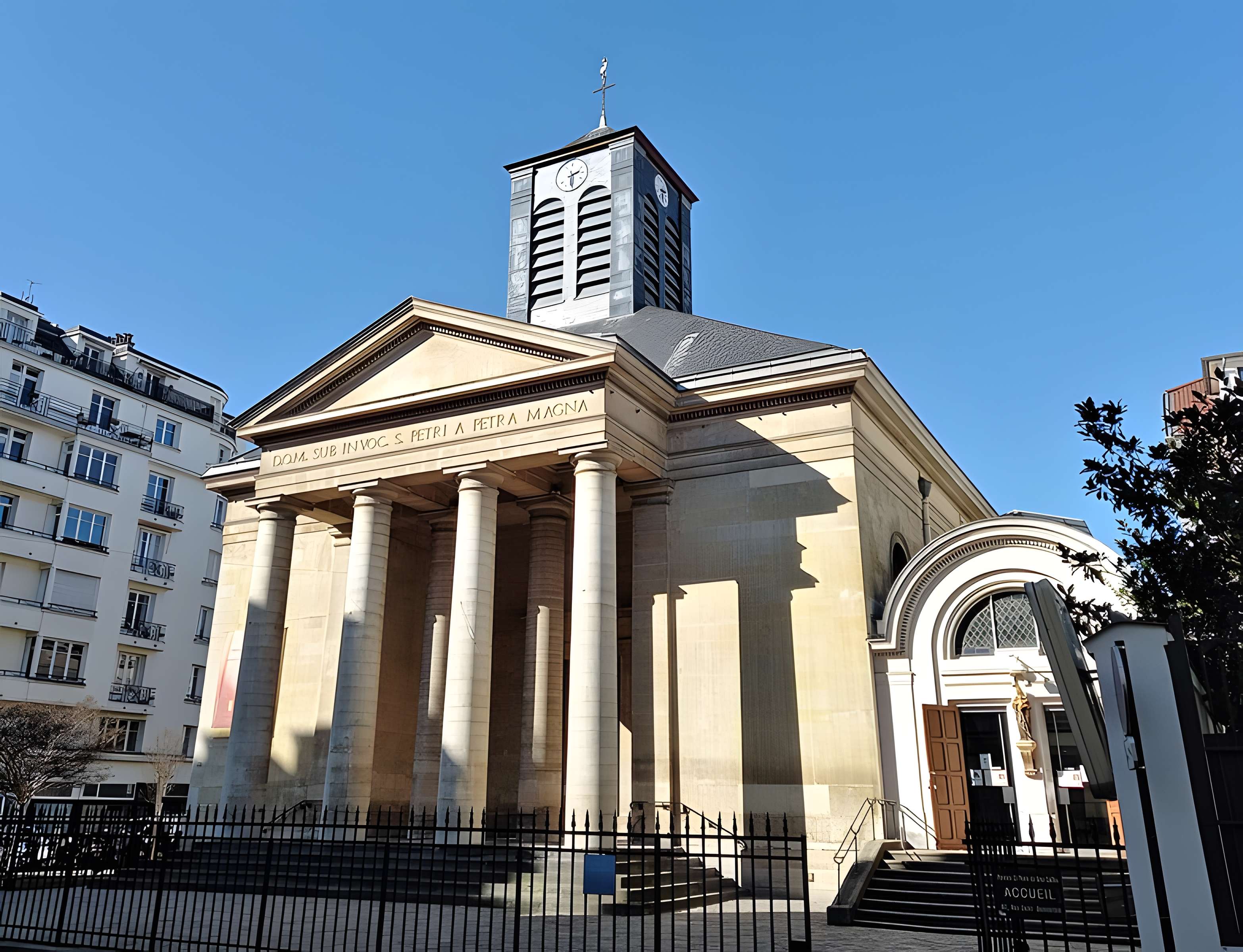Église Saint-Pierre-du-Gros-Caillou à Paris