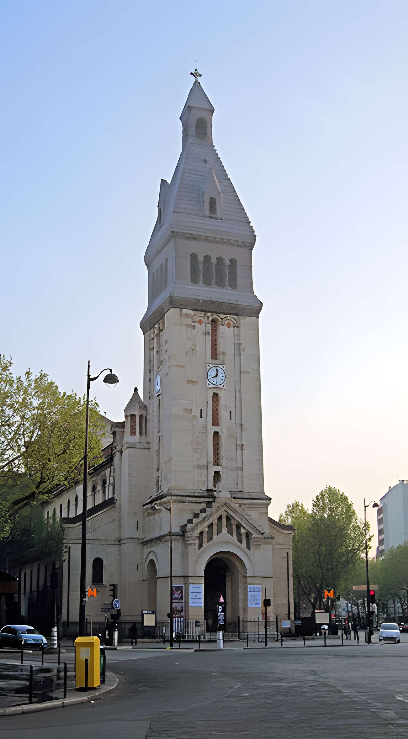 Église Saint-Pierre-de-Montrouge à Paris