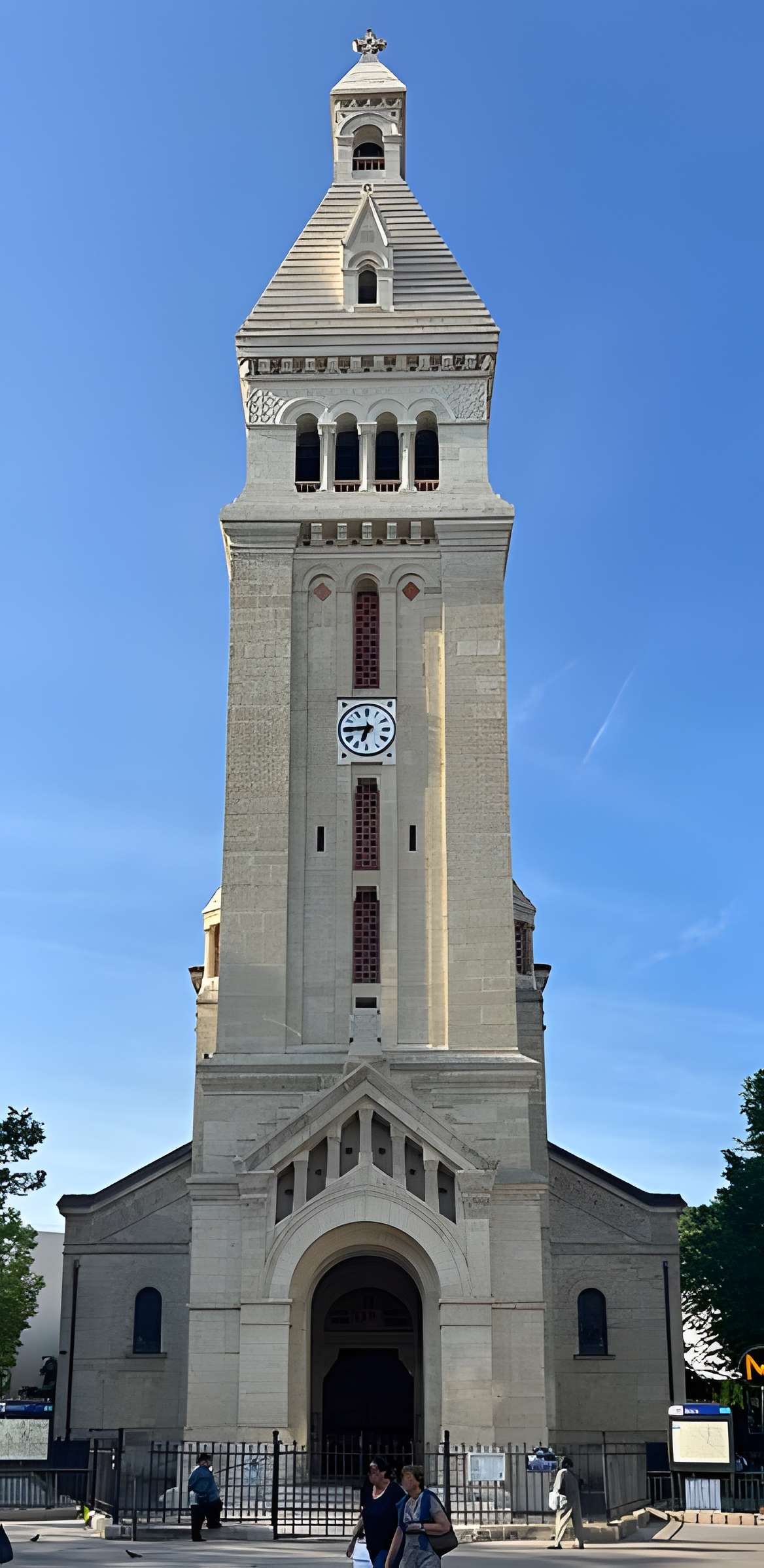 Église Saint-Pierre-de-Montrouge à Paris