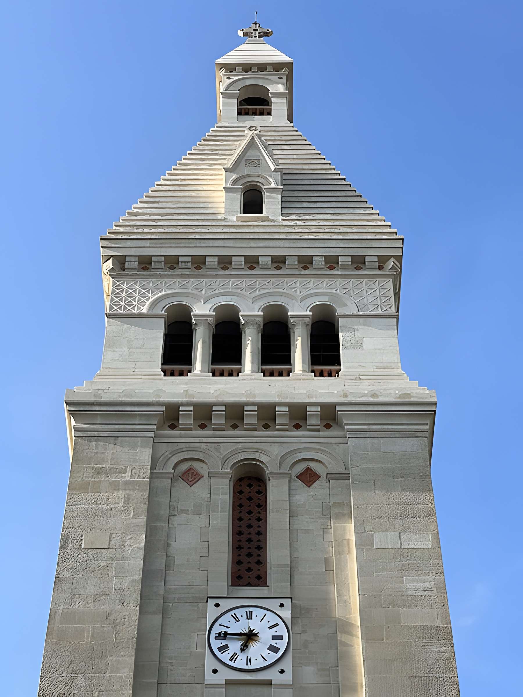 Église Saint-Pierre-de-Montrouge à Paris