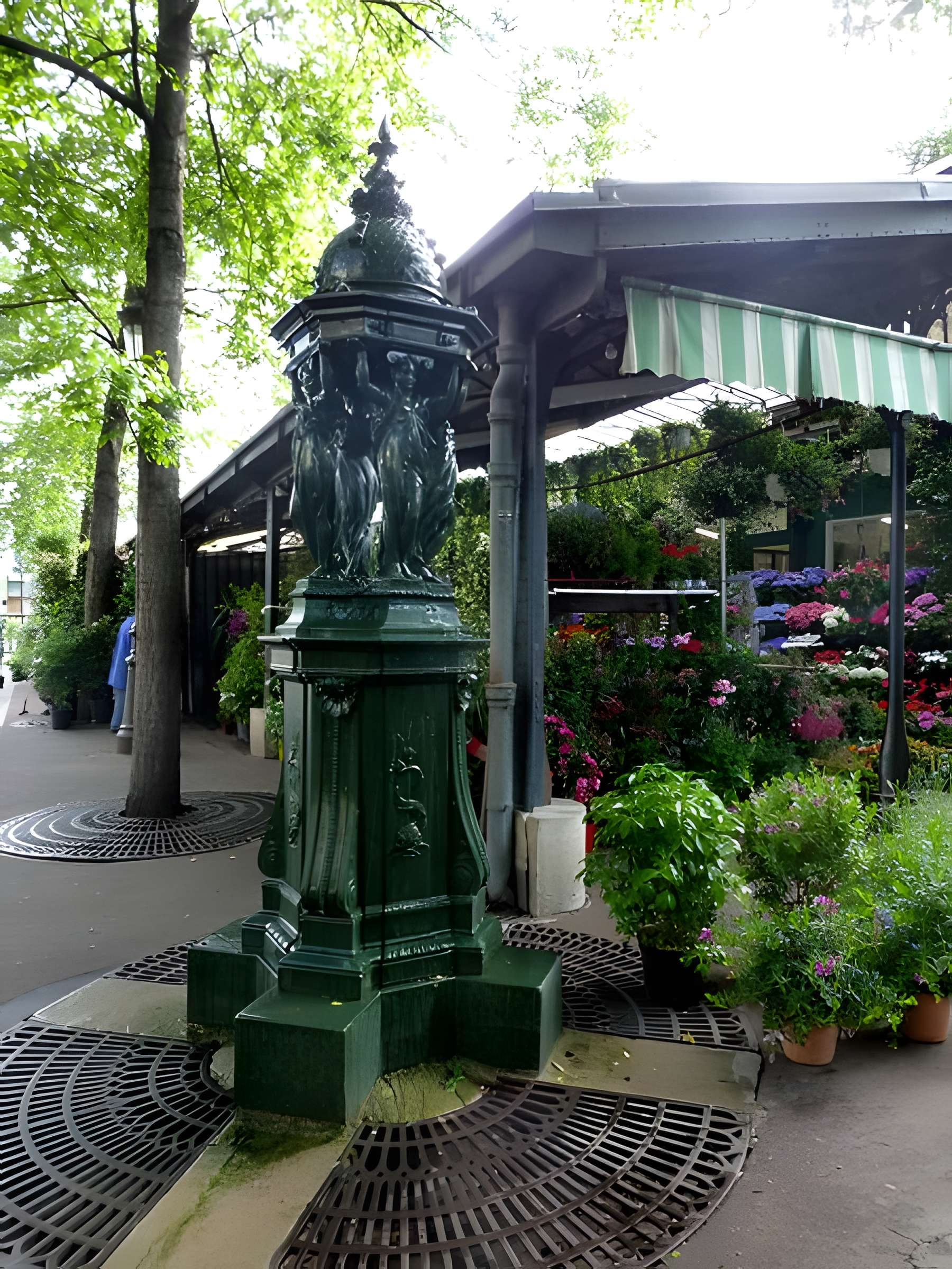 Fontaines Wallace de la place Louis-Lépine à Paris