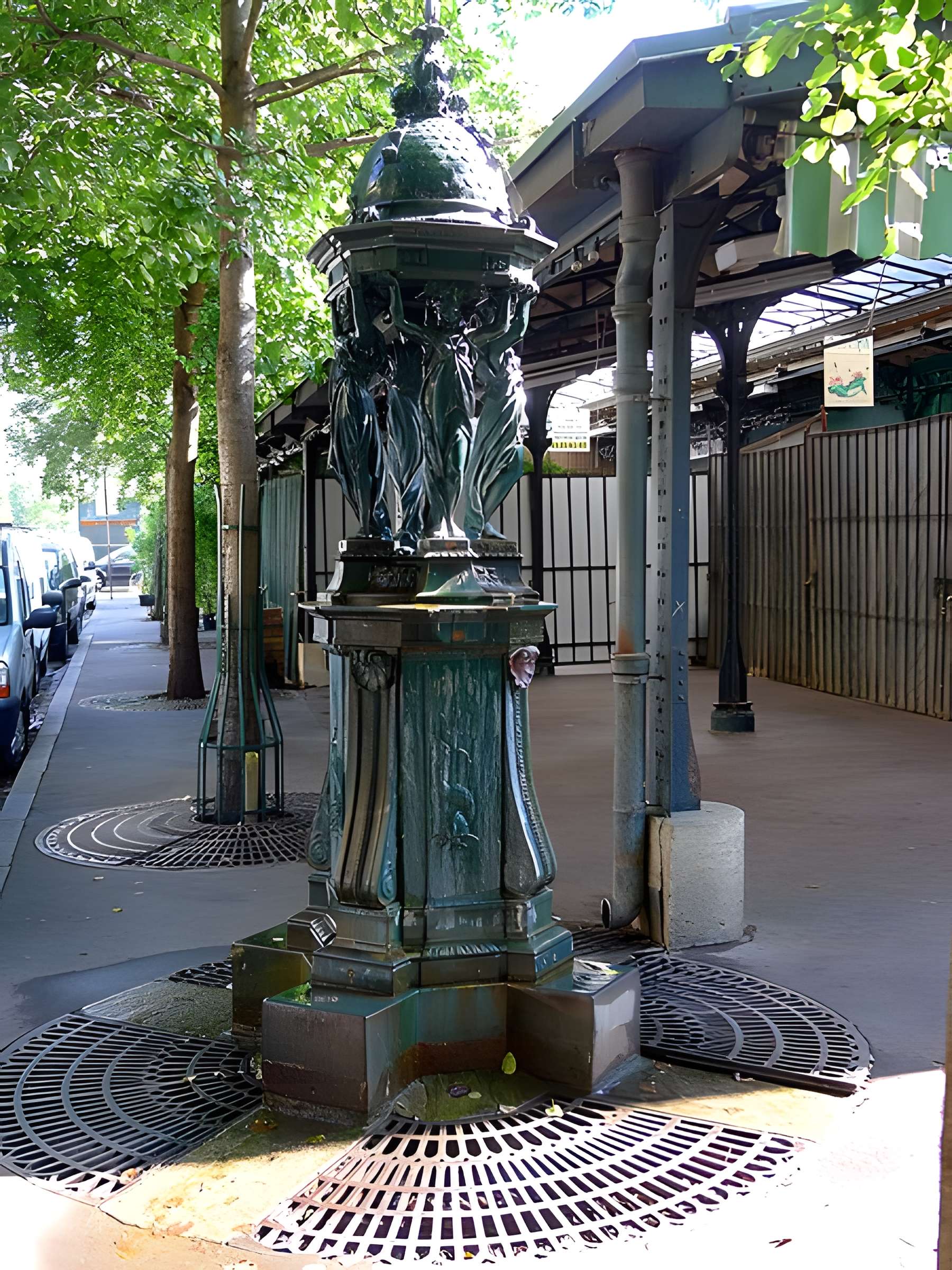 Fontaines Wallace de la place Louis-Lépine à Paris