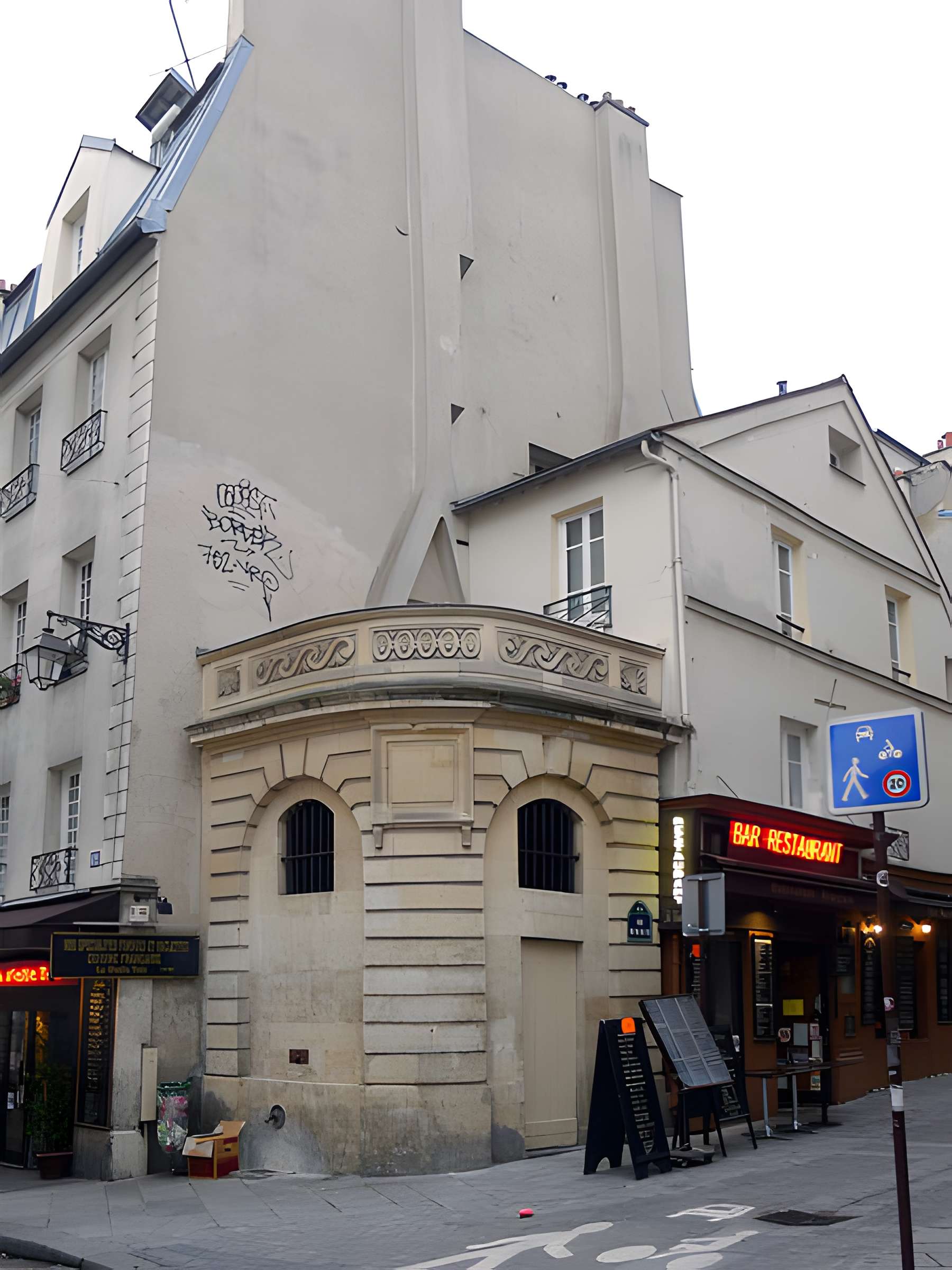 Fontaine du Pot-de-Fer à Paris