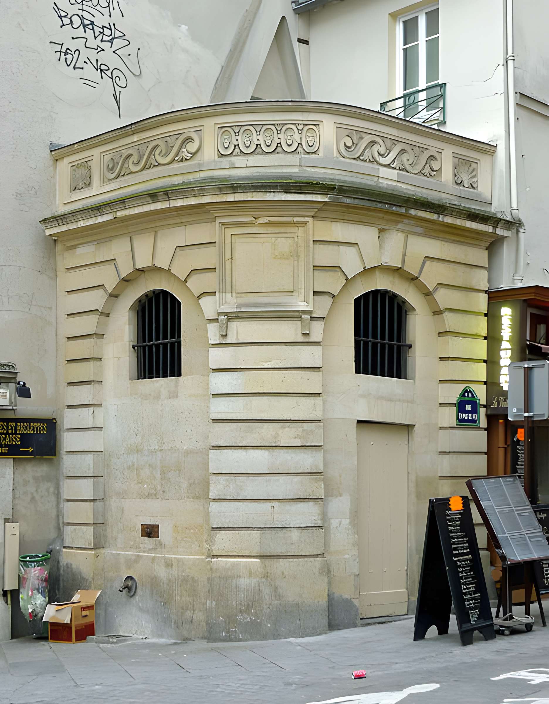 Fontaine du Pot-de-Fer à Paris