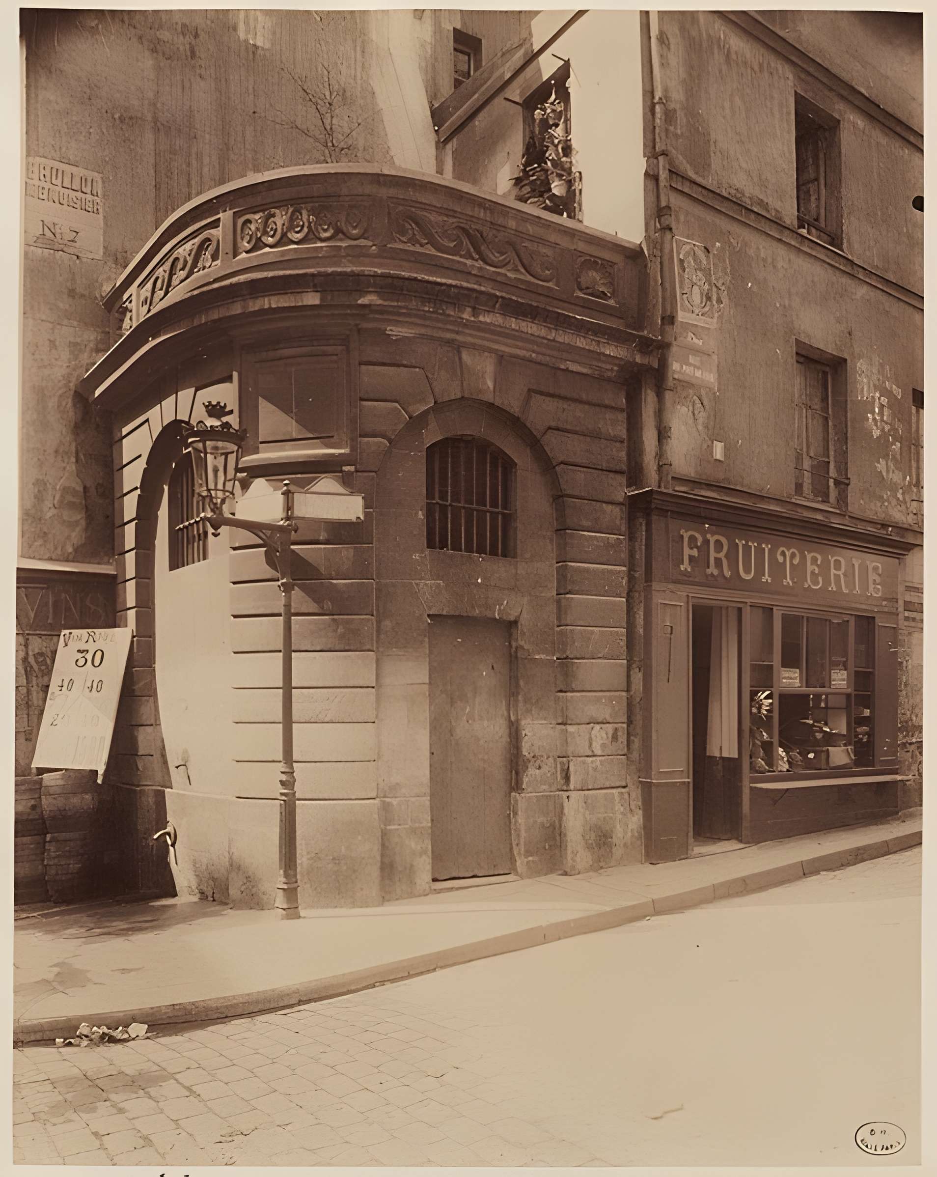 Fontaine du Pot-de-Fer à Paris