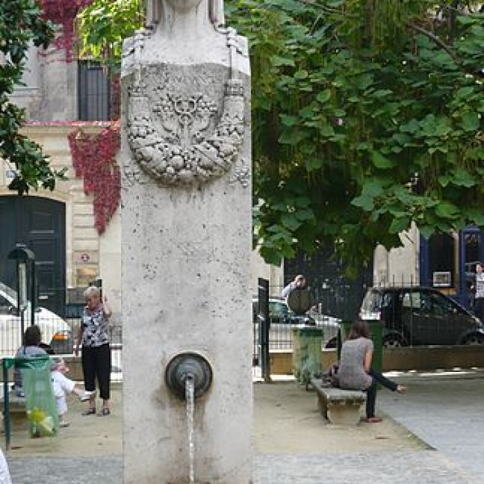 Photo de Fontaine du Marché-aux-Carmes à Paris