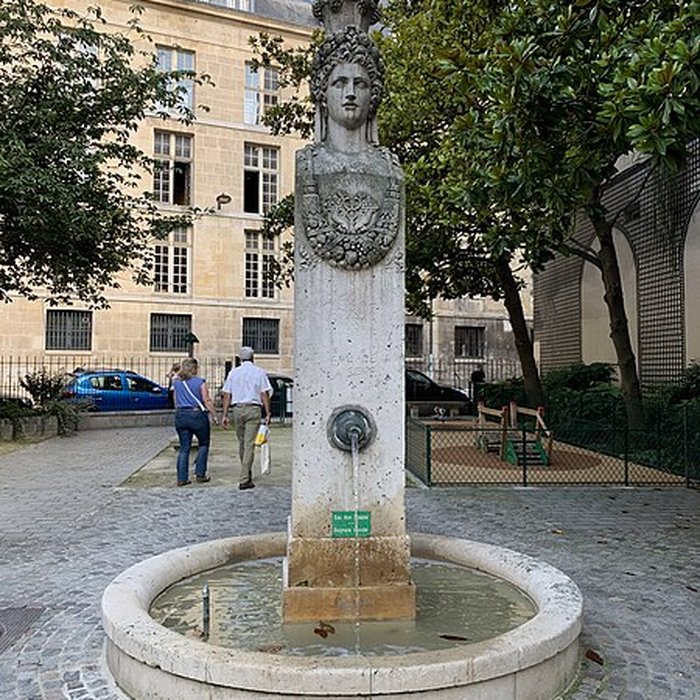 Photo de Fontaine du Marché-aux-Carmes à Paris