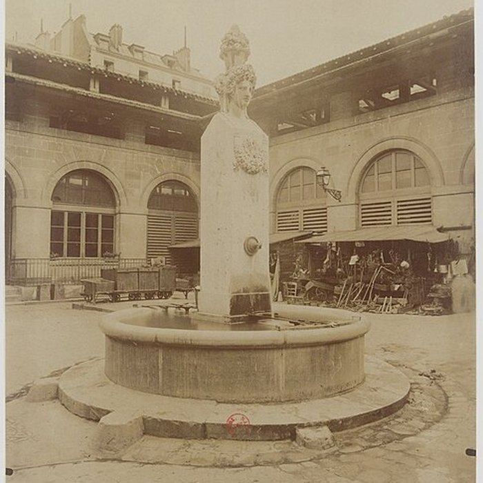 Photo de Fontaine du Marché-aux-Carmes à Paris