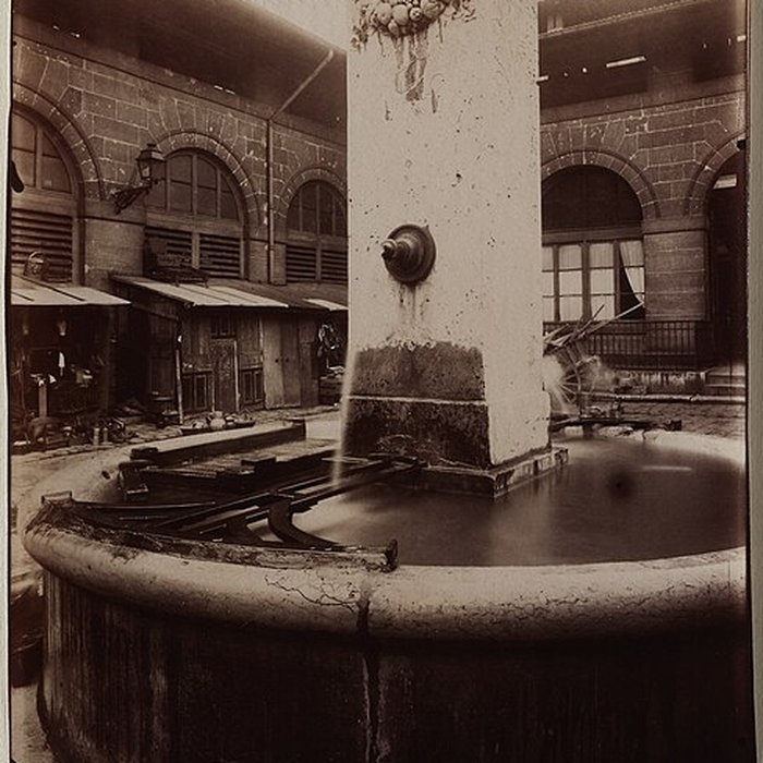 Photo de Fontaine du Marché-aux-Carmes à Paris