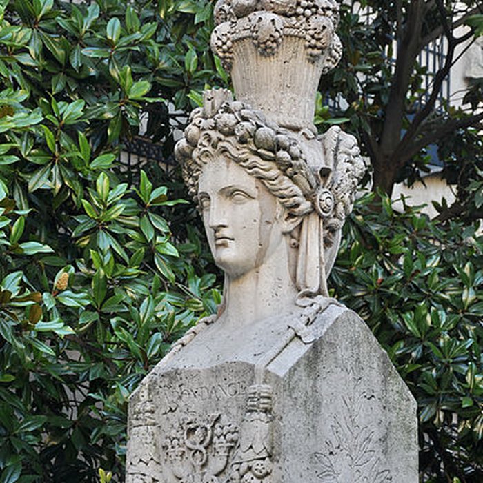 Photo de Fontaine du Marché-aux-Carmes à Paris