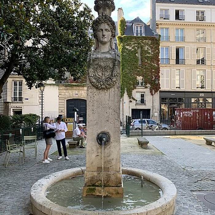 Photo de Fontaine du Marché-aux-Carmes à Paris