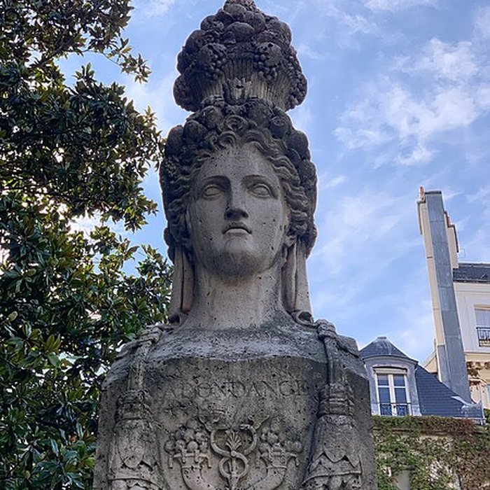 Photo de Fontaine du Marché-aux-Carmes à Paris