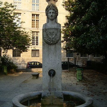 Fontaine du Marché-aux-Carmes à Paris