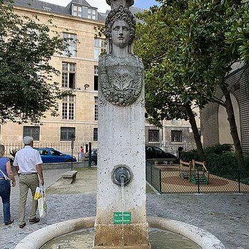 Fontaine du Marché-aux-Carmes à Paris