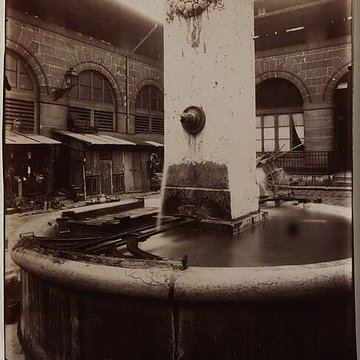 Fontaine du Marché-aux-Carmes à Paris