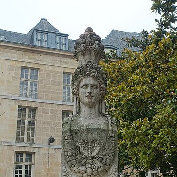 Fontaine du Marché-aux-Carmes à Paris