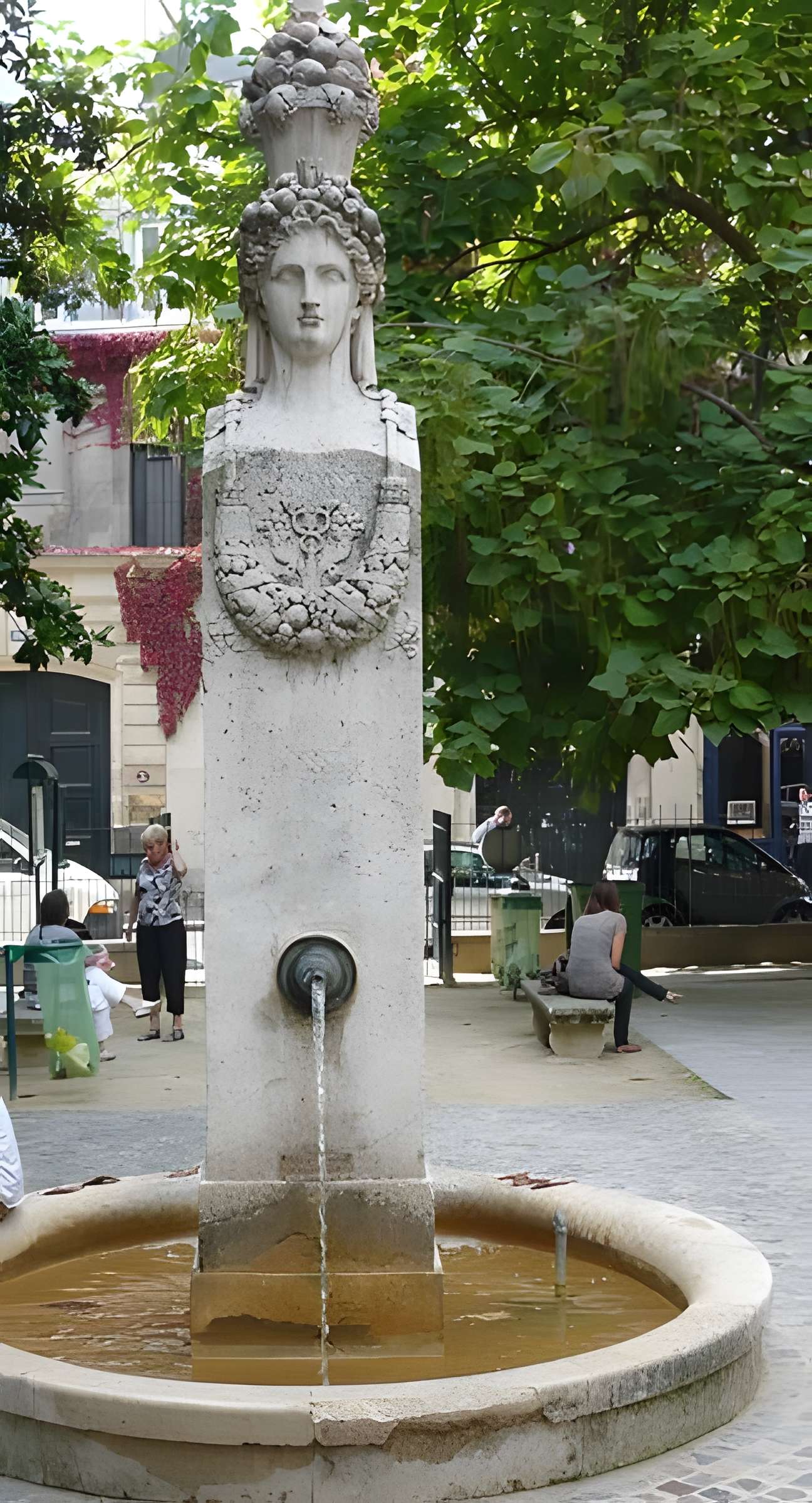 Fontaine du Marché-aux-Carmes à Paris 