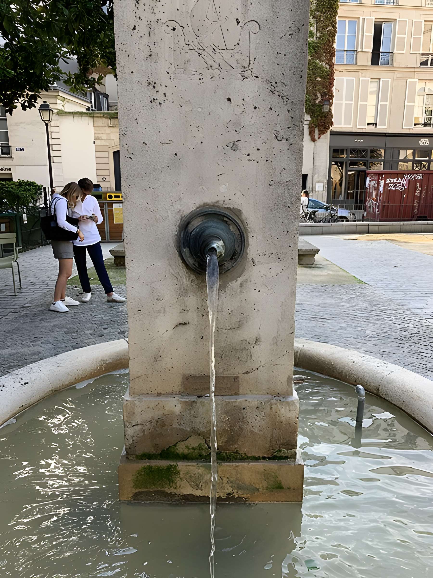 Fontaine du Marché-aux-Carmes à Paris