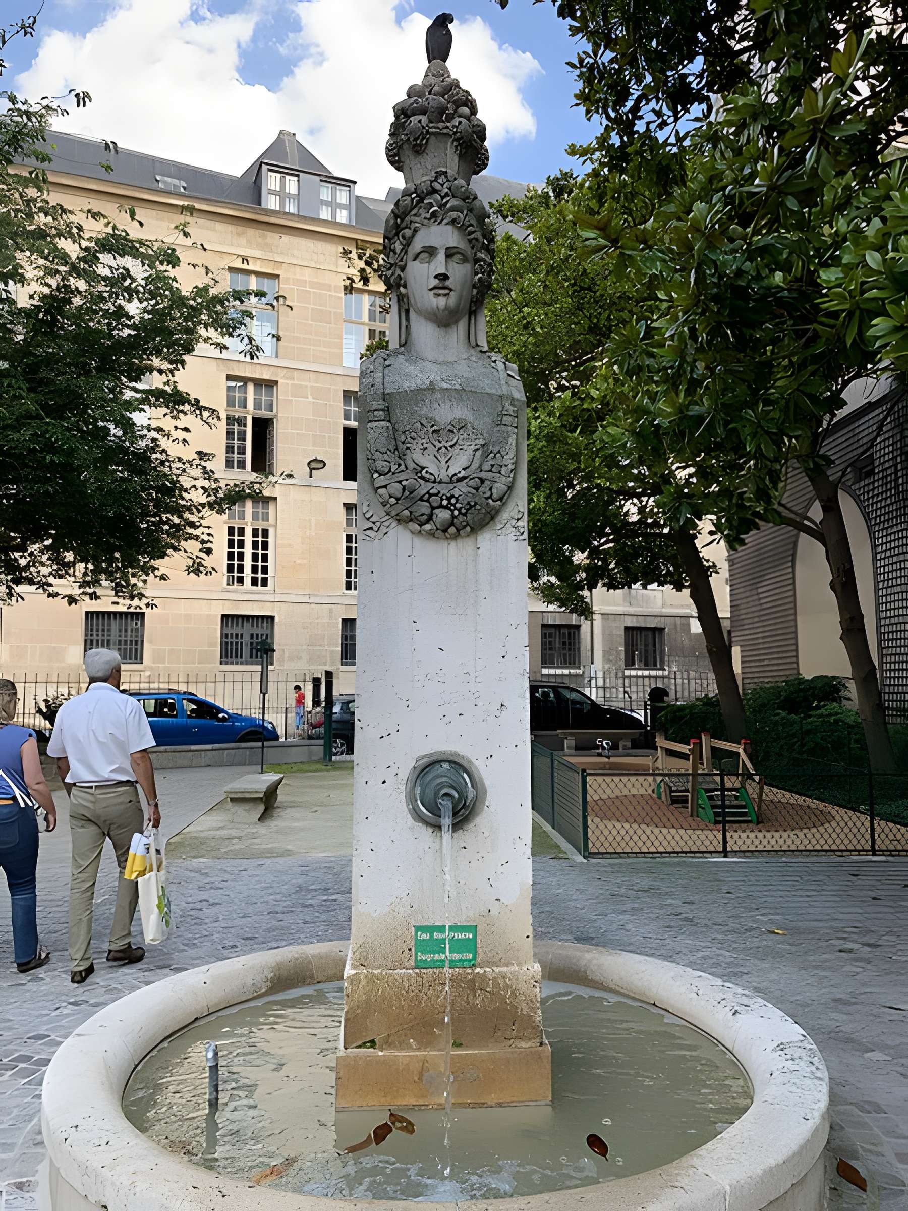 Fontaine du Marché-aux-Carmes à Paris