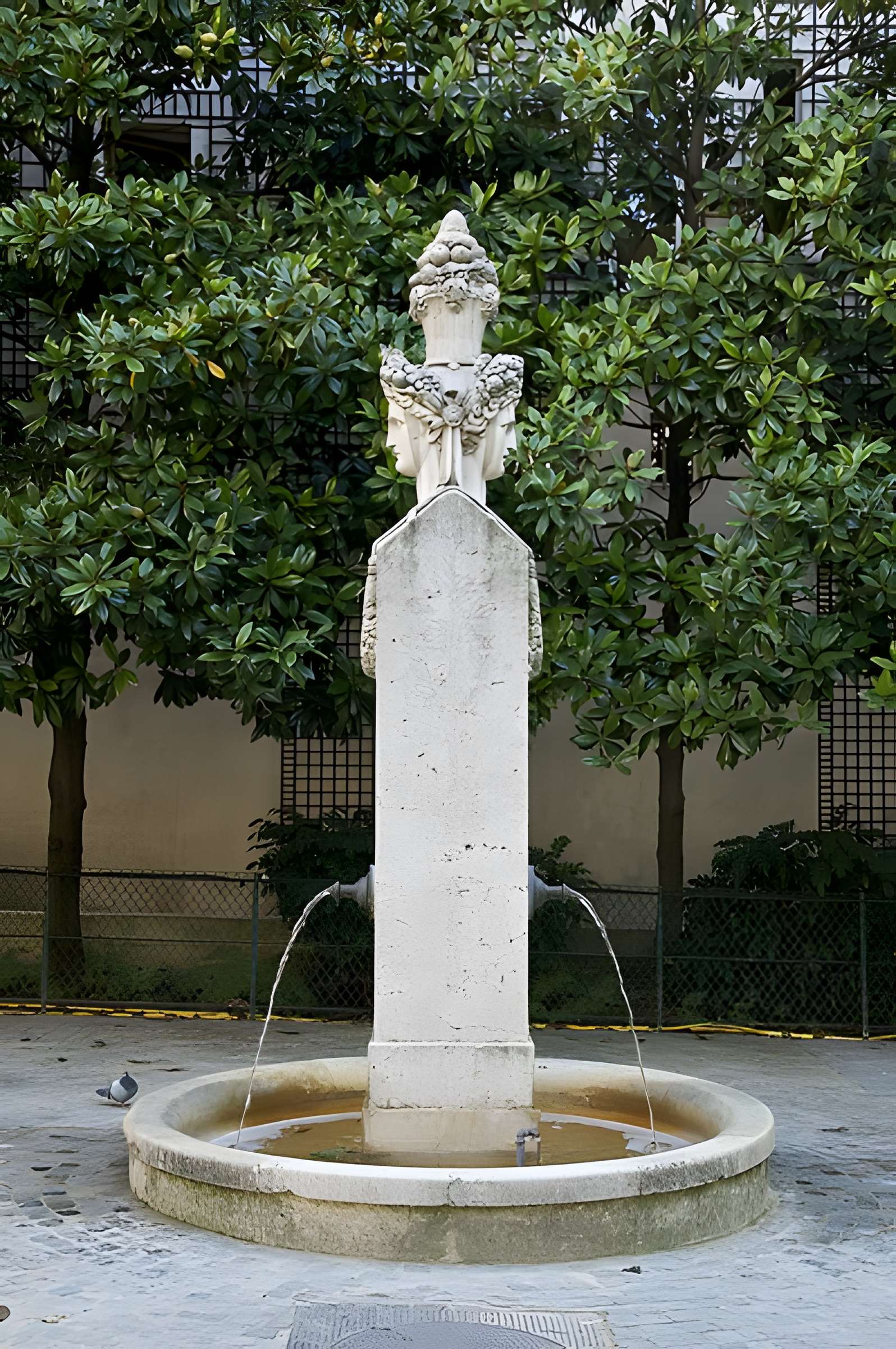Fontaine du Marché-aux-Carmes à Paris
