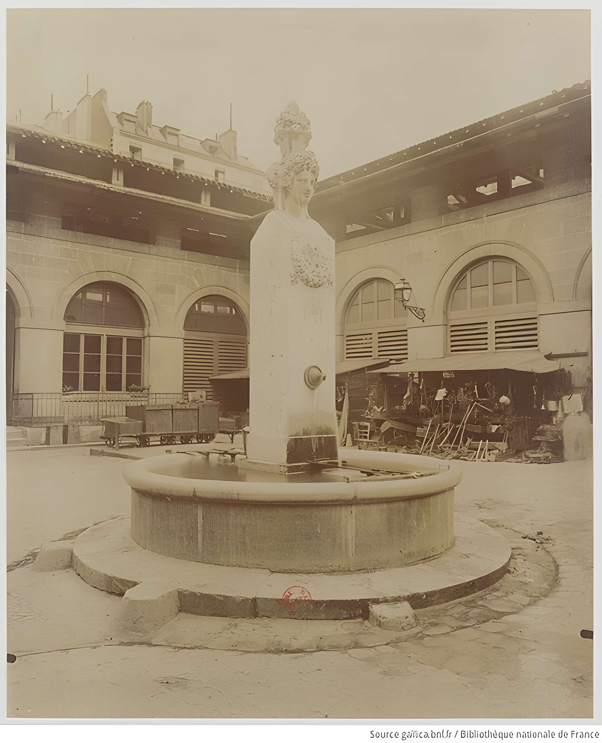 Fontaine du Marché-aux-Carmes à Paris