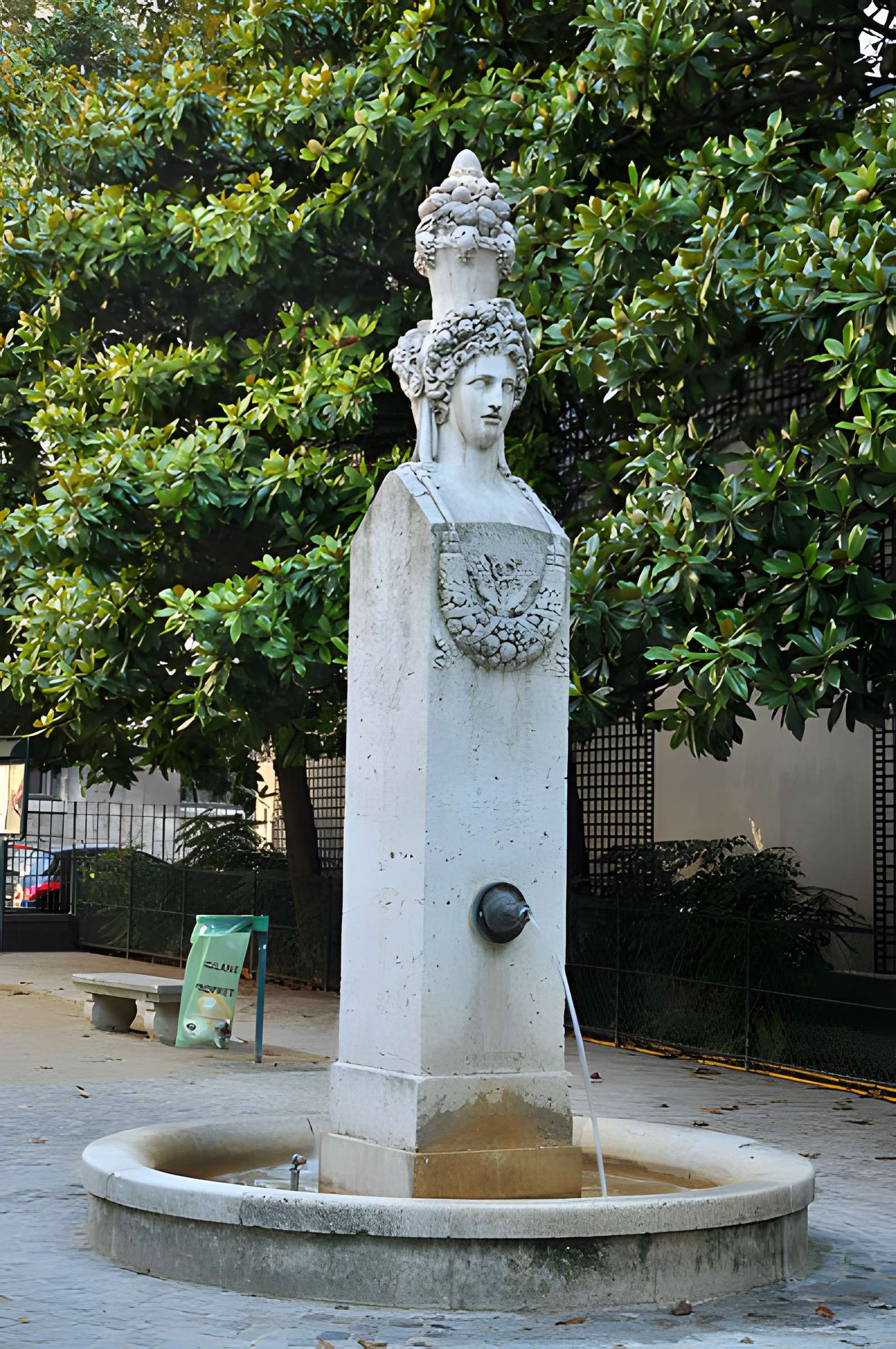 Fontaine du Marché-aux-Carmes à Paris