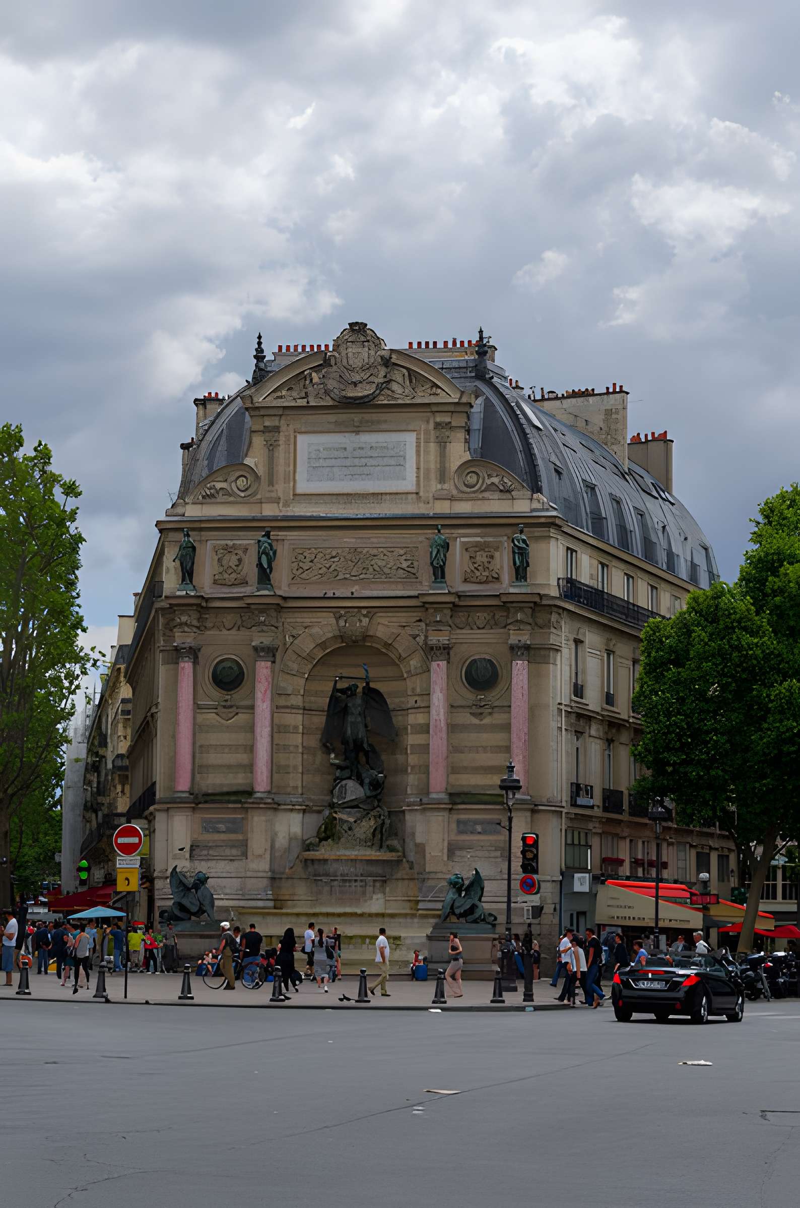 Fontaine Saint-Michel à Paris