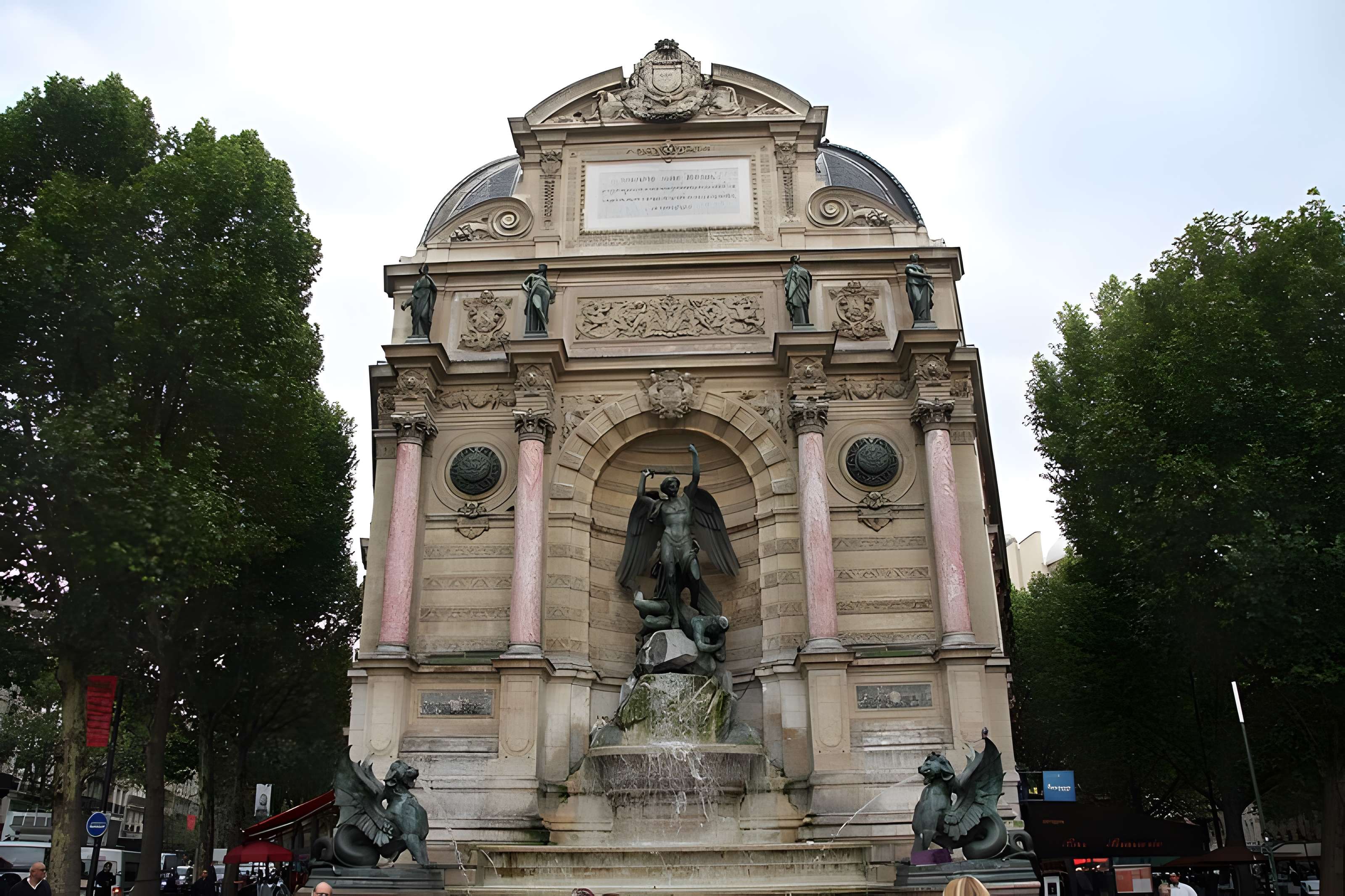 Fontaine Saint-Michel à Paris