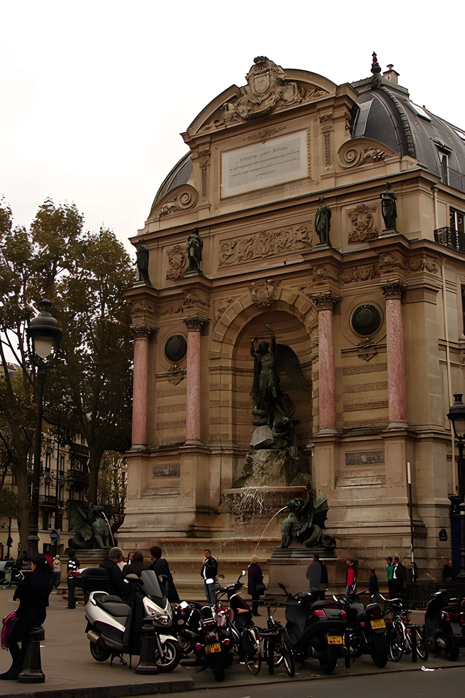 Fontaine Saint-Michel à Paris