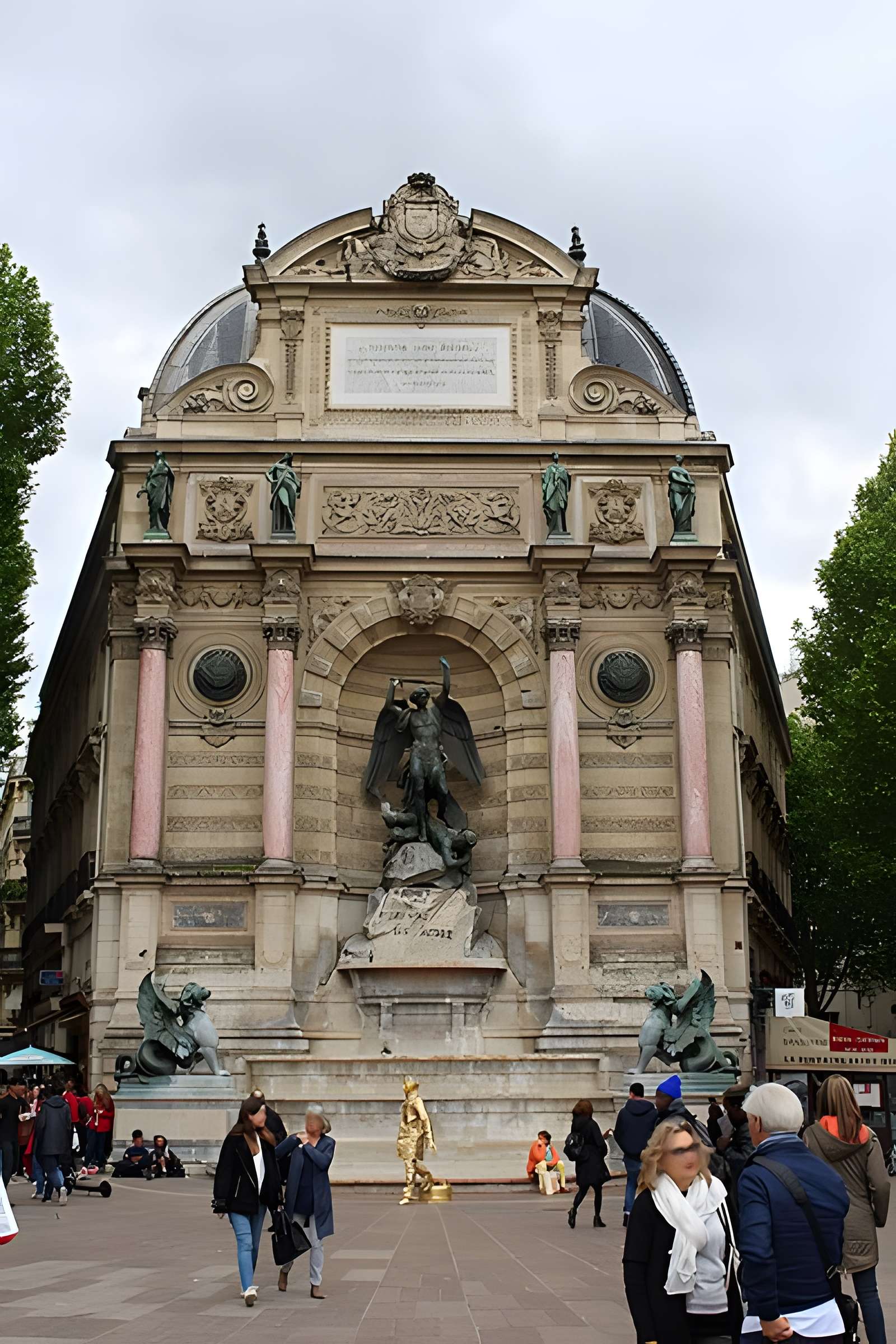 Fontaine Saint-Michel à Paris
