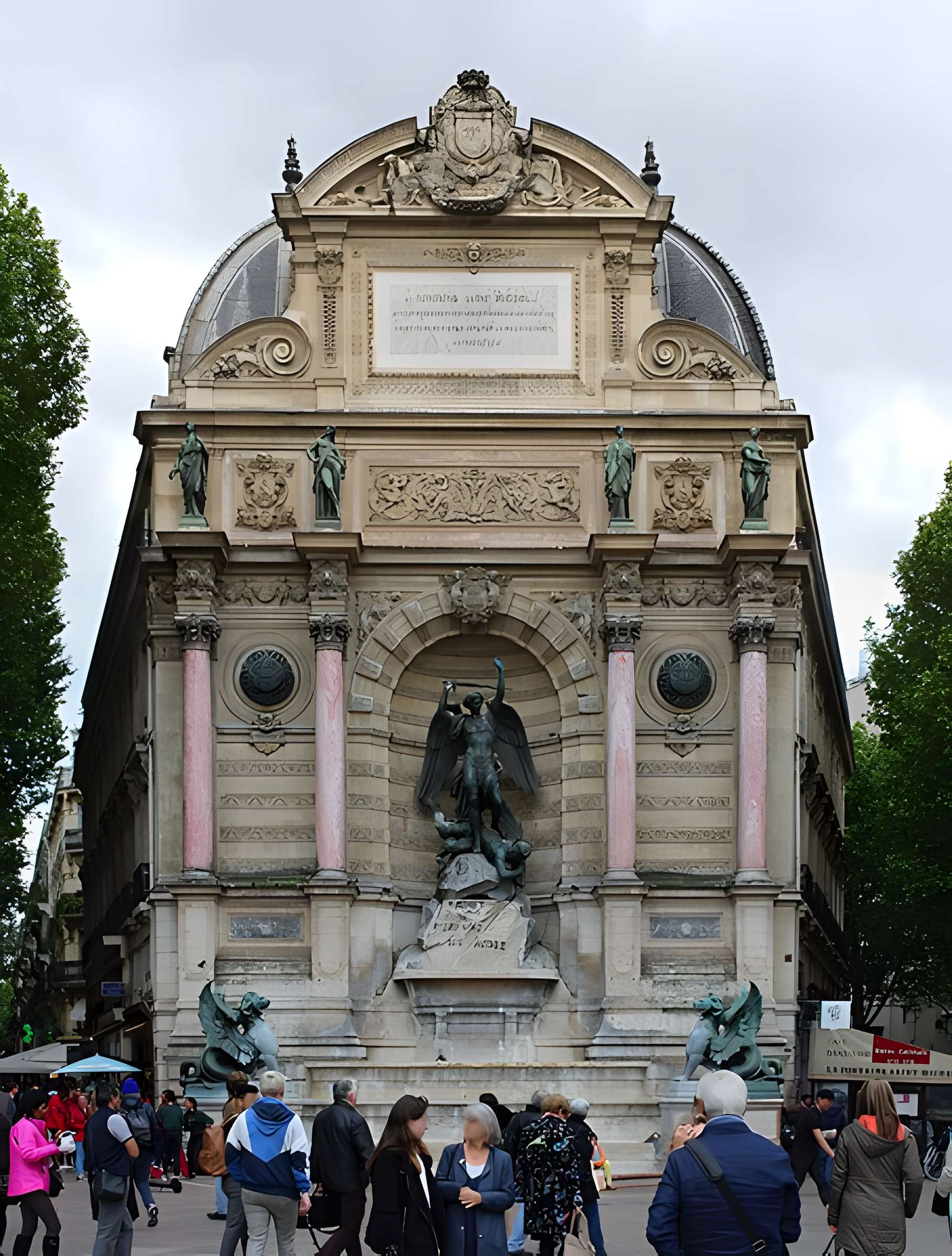 Fontaine Saint-Michel à Paris