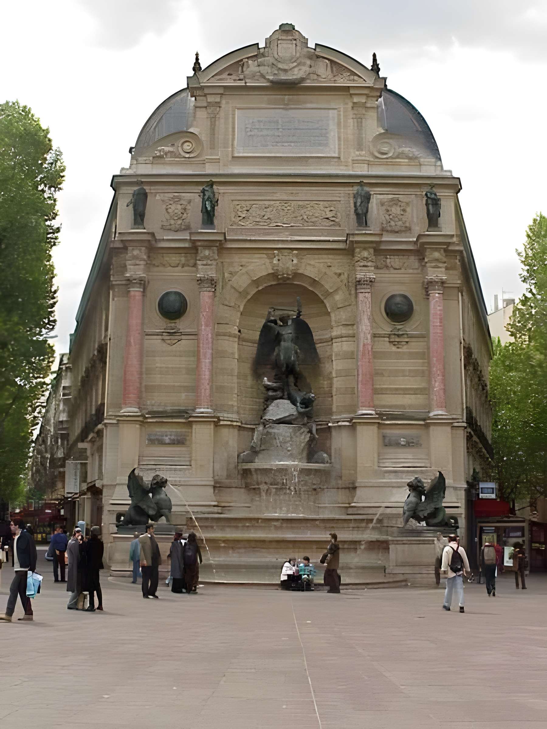 Fontaine Saint-Michel à Paris