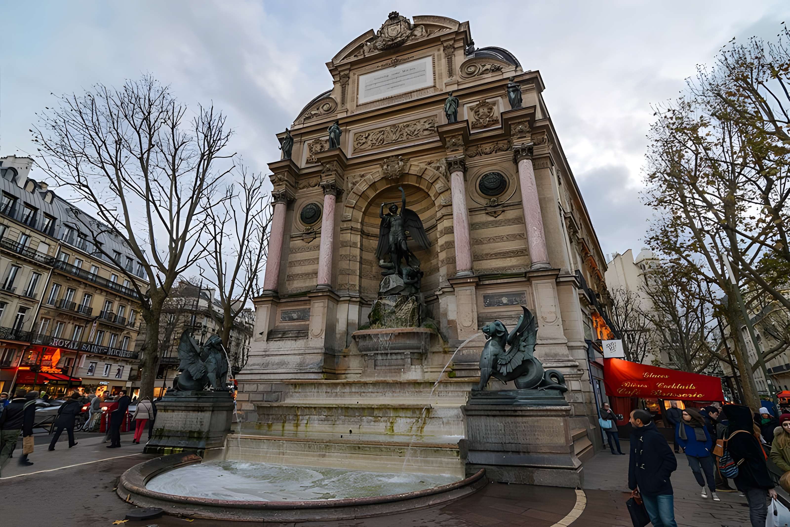 Fontaine Saint-Michel à Paris