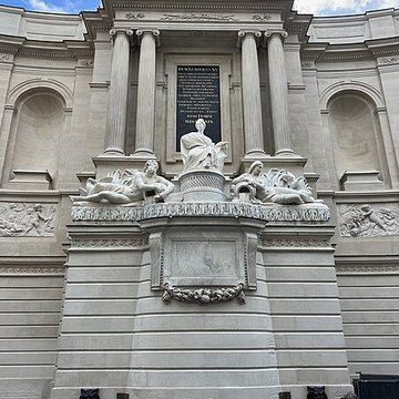 Fontaine des Quatre-Saisons à Paris
