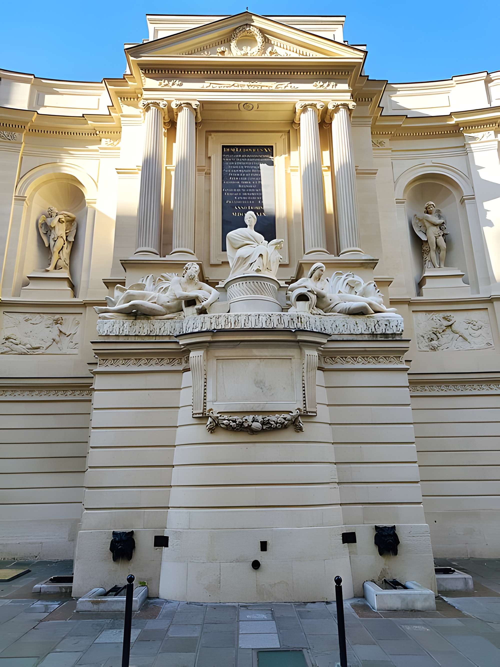 Fontaine des Quatre-Saisons à Paris