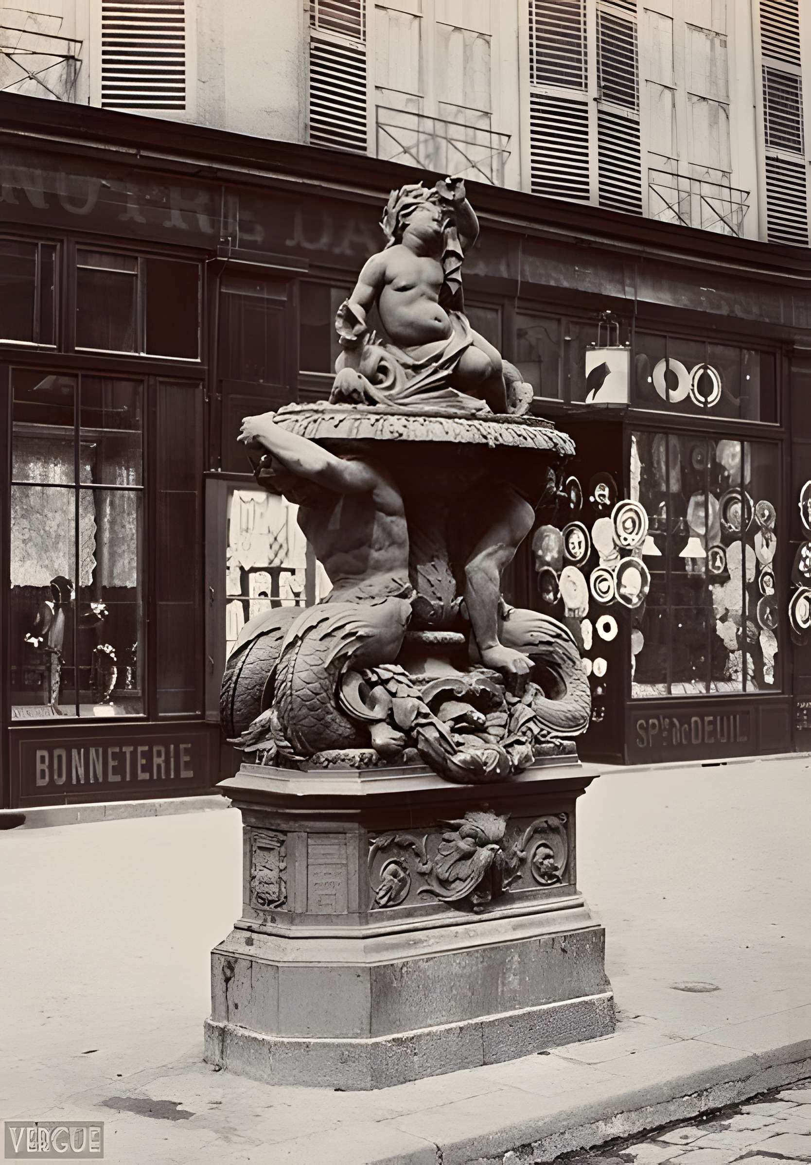 Fontaine du jardin Villemin à Paris