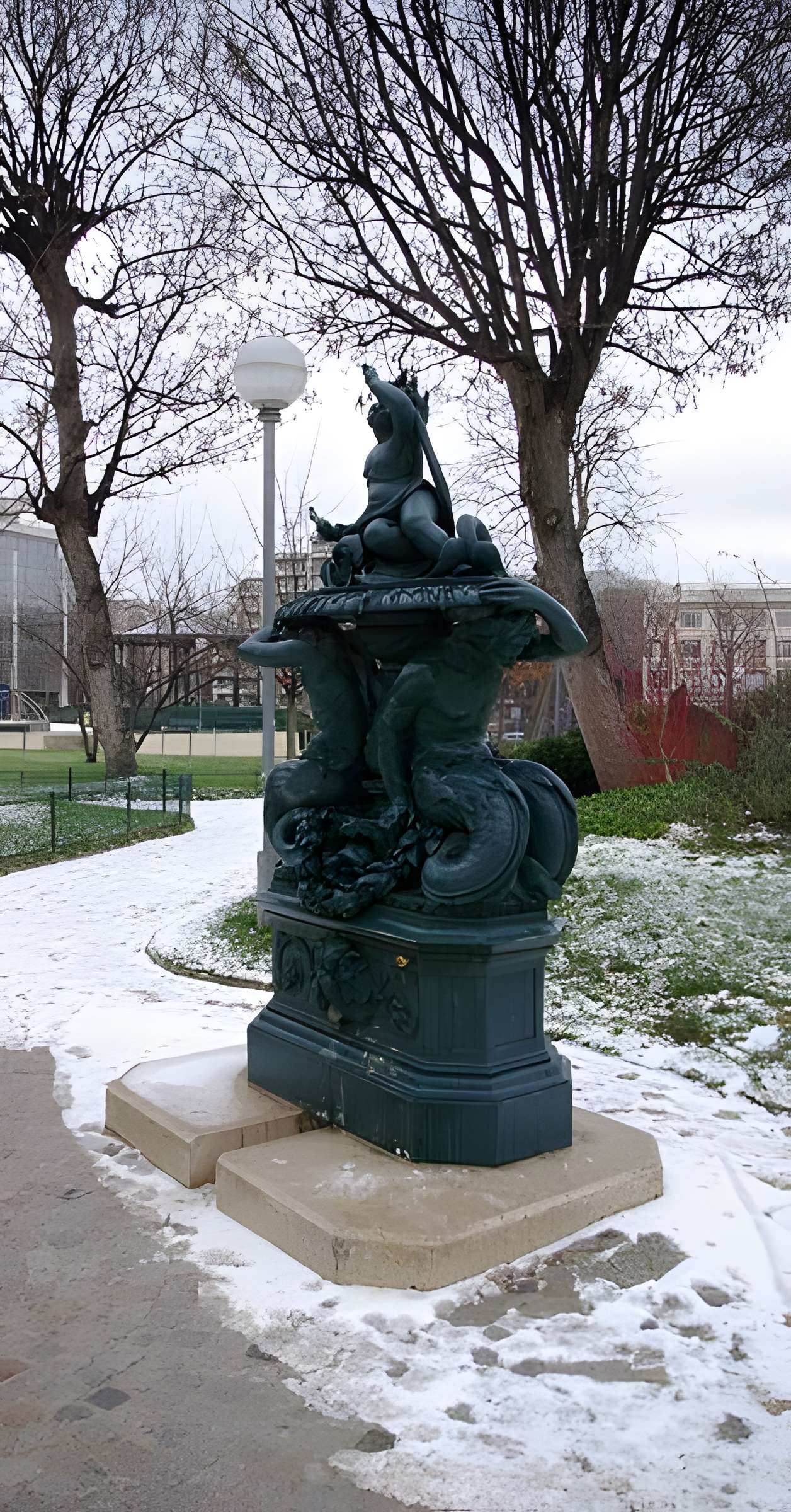 Fontaine du jardin Villemin à Paris