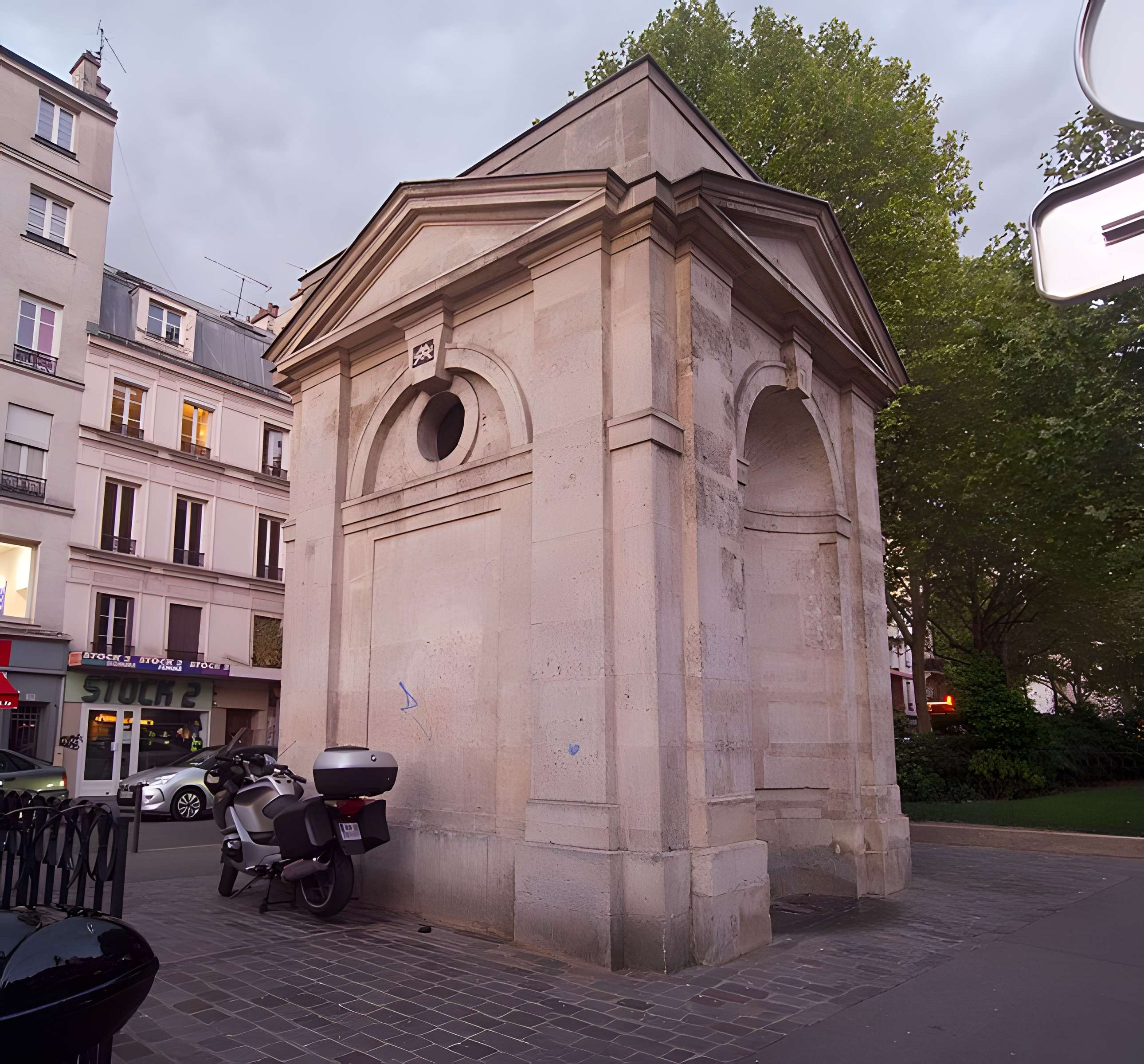 Fontaine de la Petite-Halle ou Montreuil à Paris