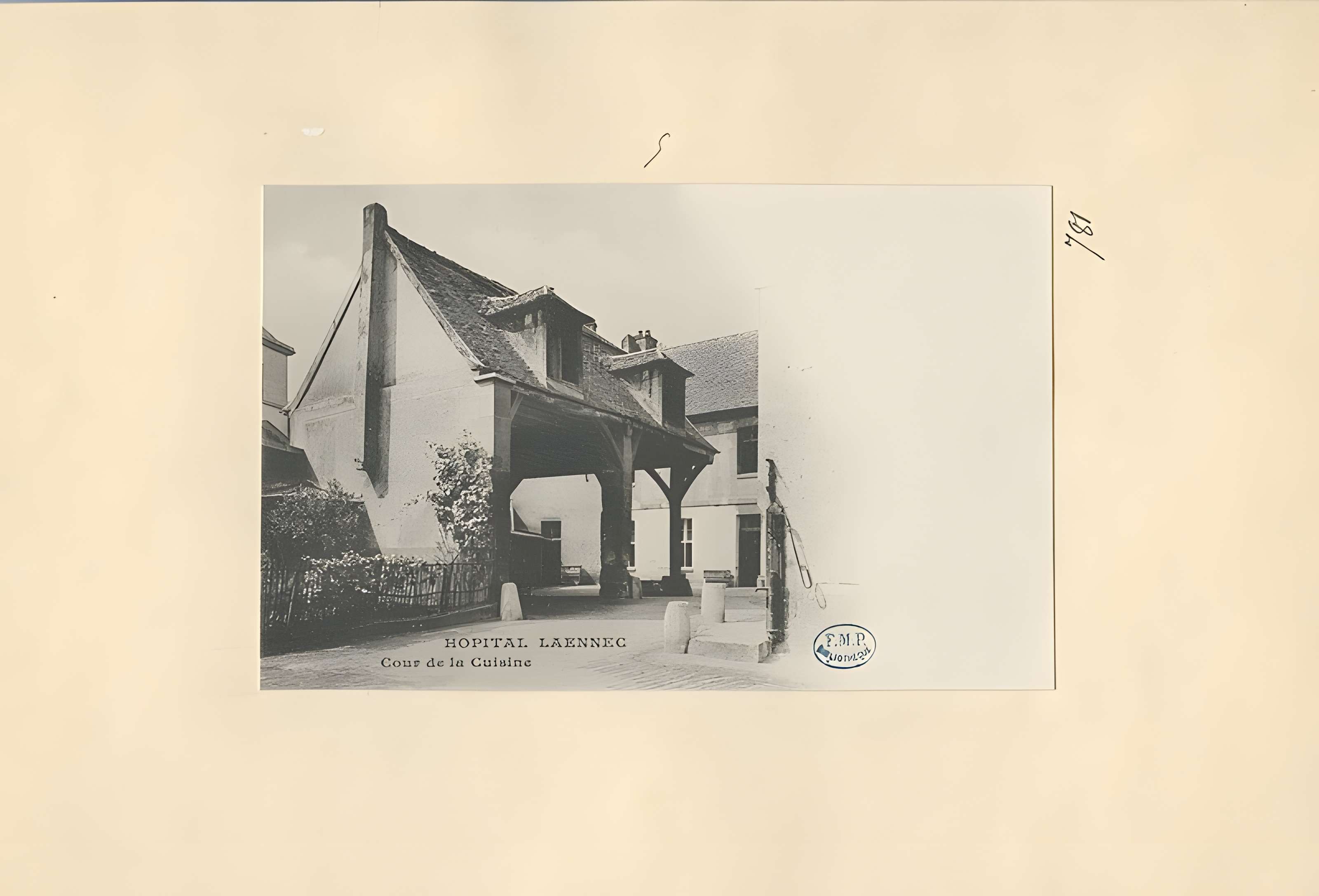 Hôpital Laennec à Paris