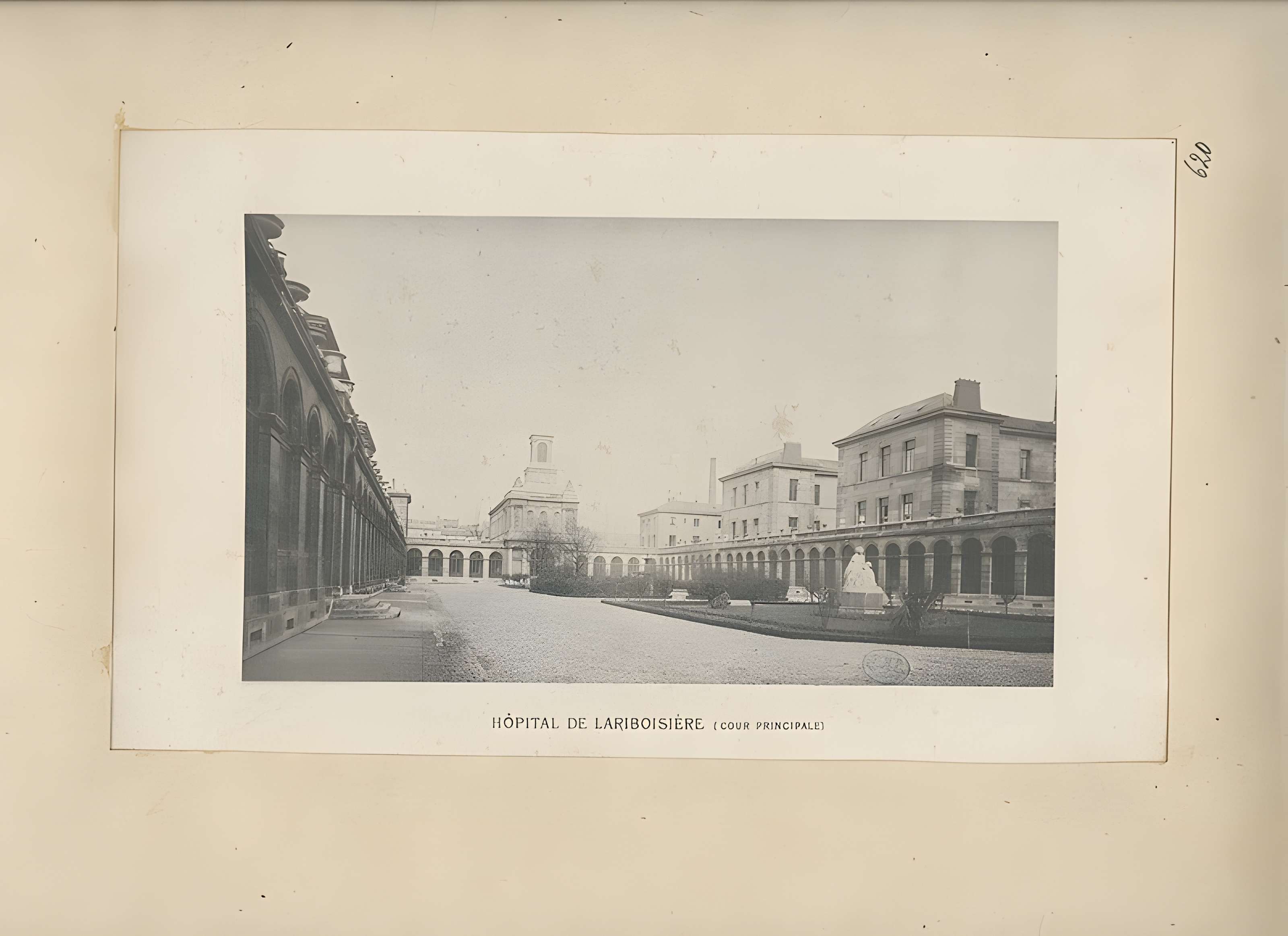 Hôpital Lariboisière à Paris