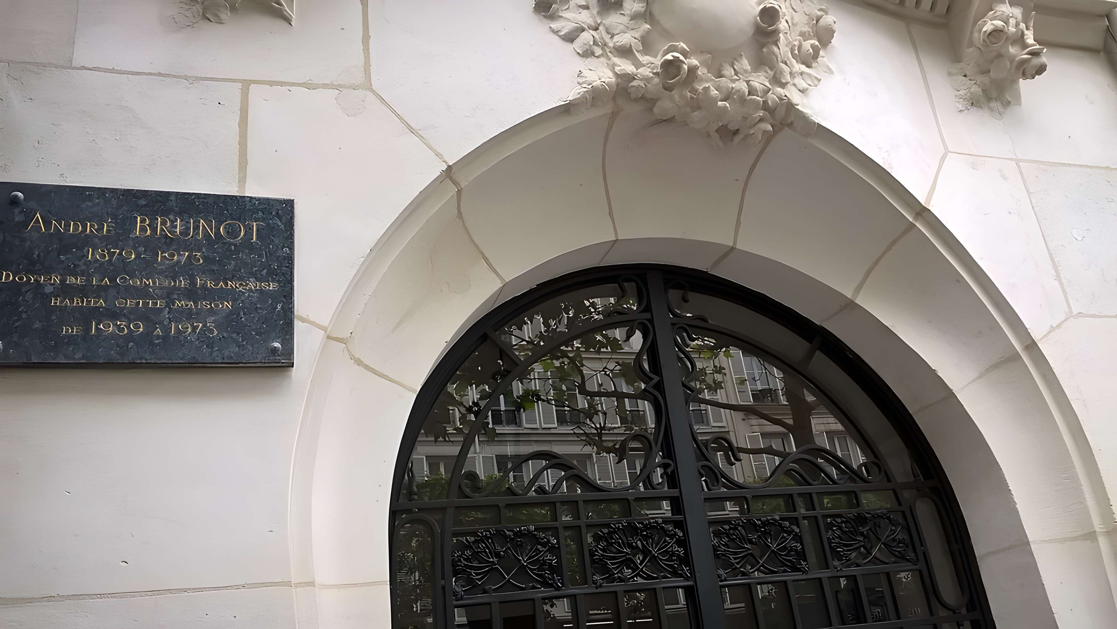 Domaine du Palais-Royal (ancien Palais Cardinal), comprenant Conseil d'Etat, Conseil Constitutionnel, Ministère de la Culture, théâtre de la Comédie Française