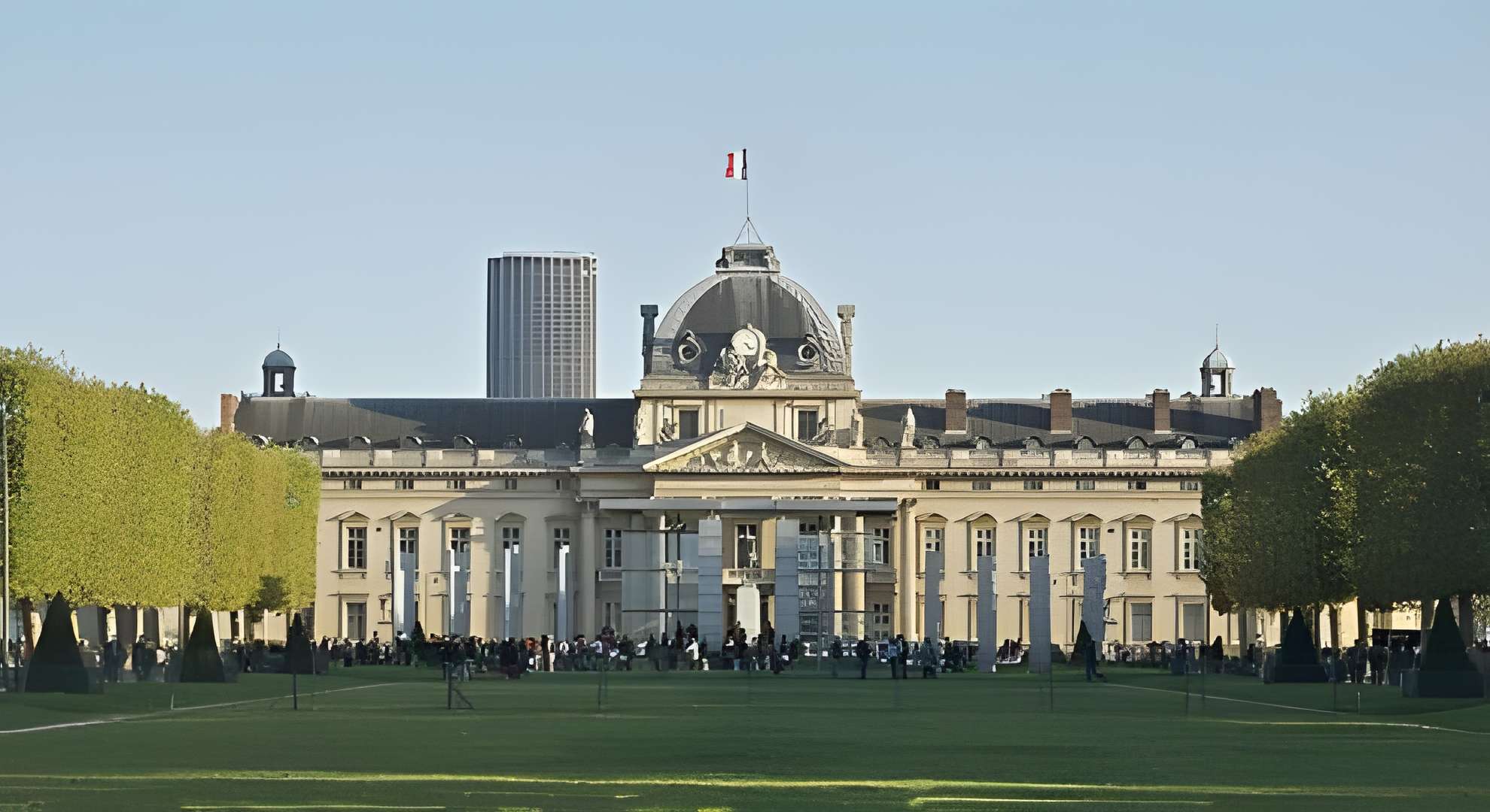 École militaire - Paris 7ème . Façade