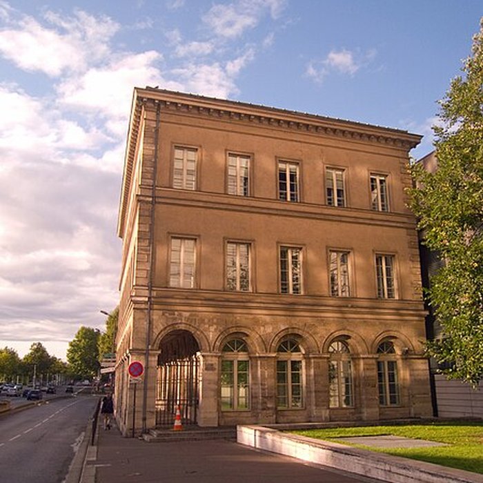 Photo de Pavillons de lancienne douane et de la Barrière deau
